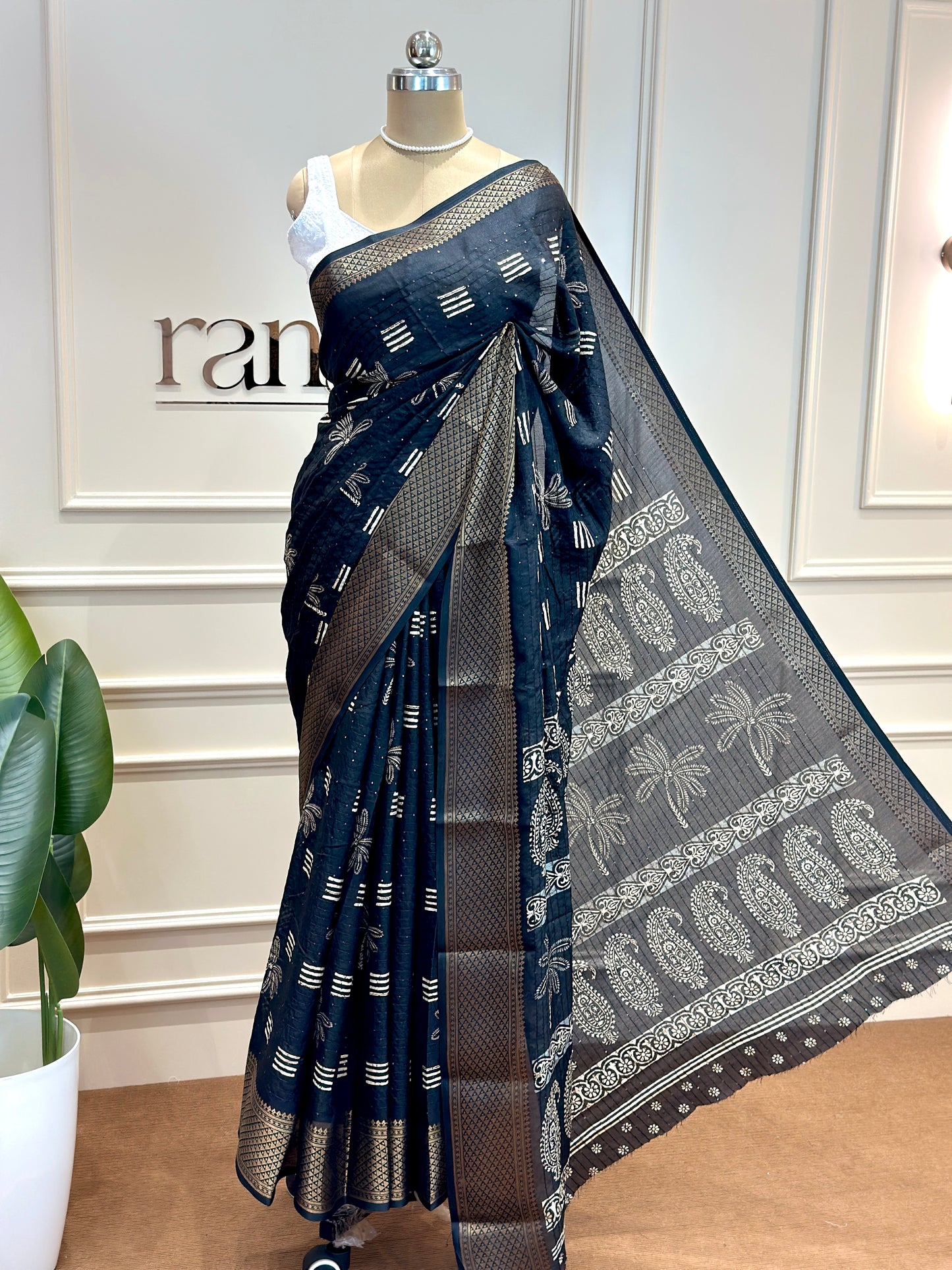 Premium Dola Silk Synthetic Sarees - Post 778