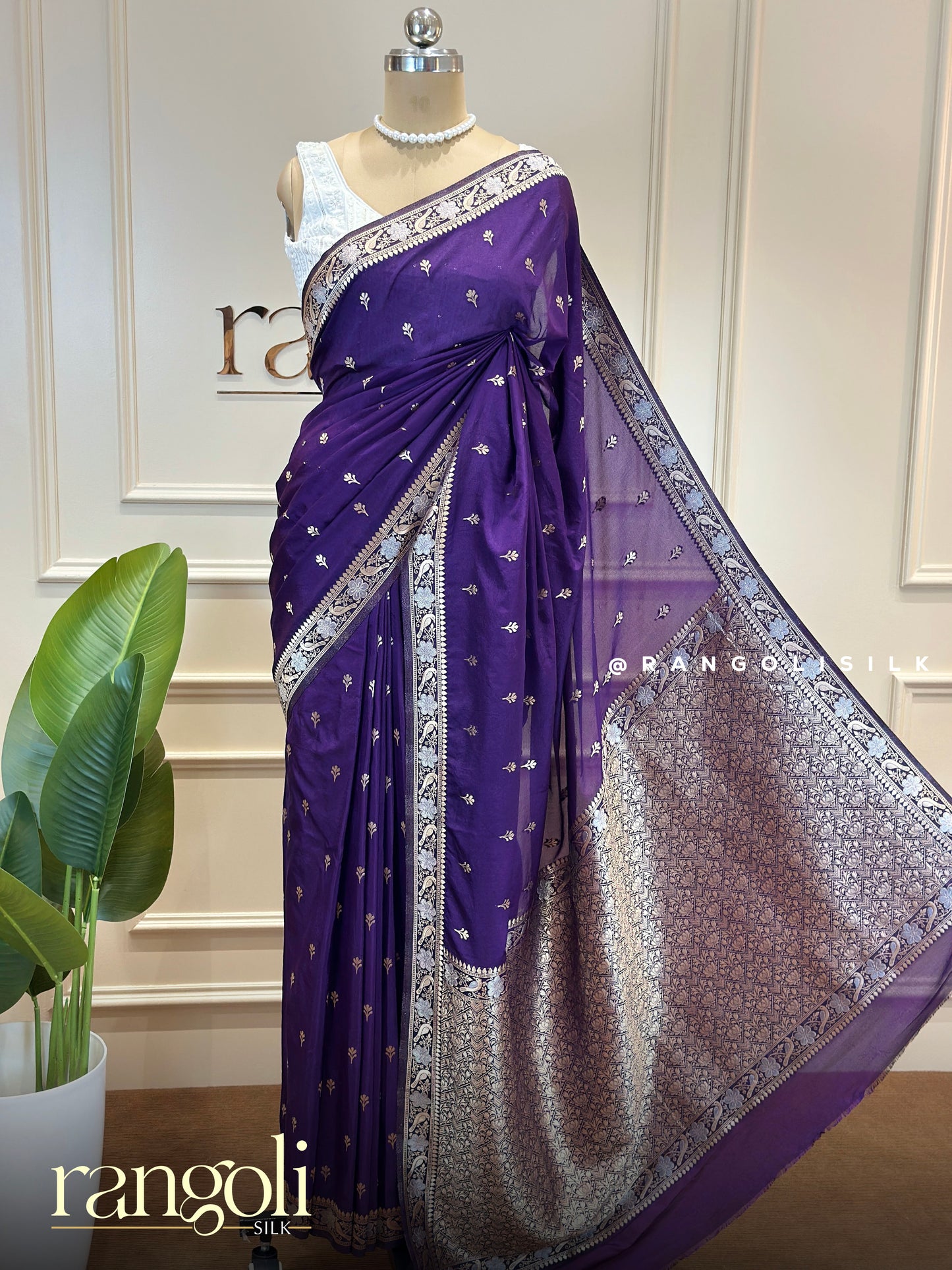 Elegant Banaras Saree with Silver Zari Buttas and Rich Pallu - Post 894