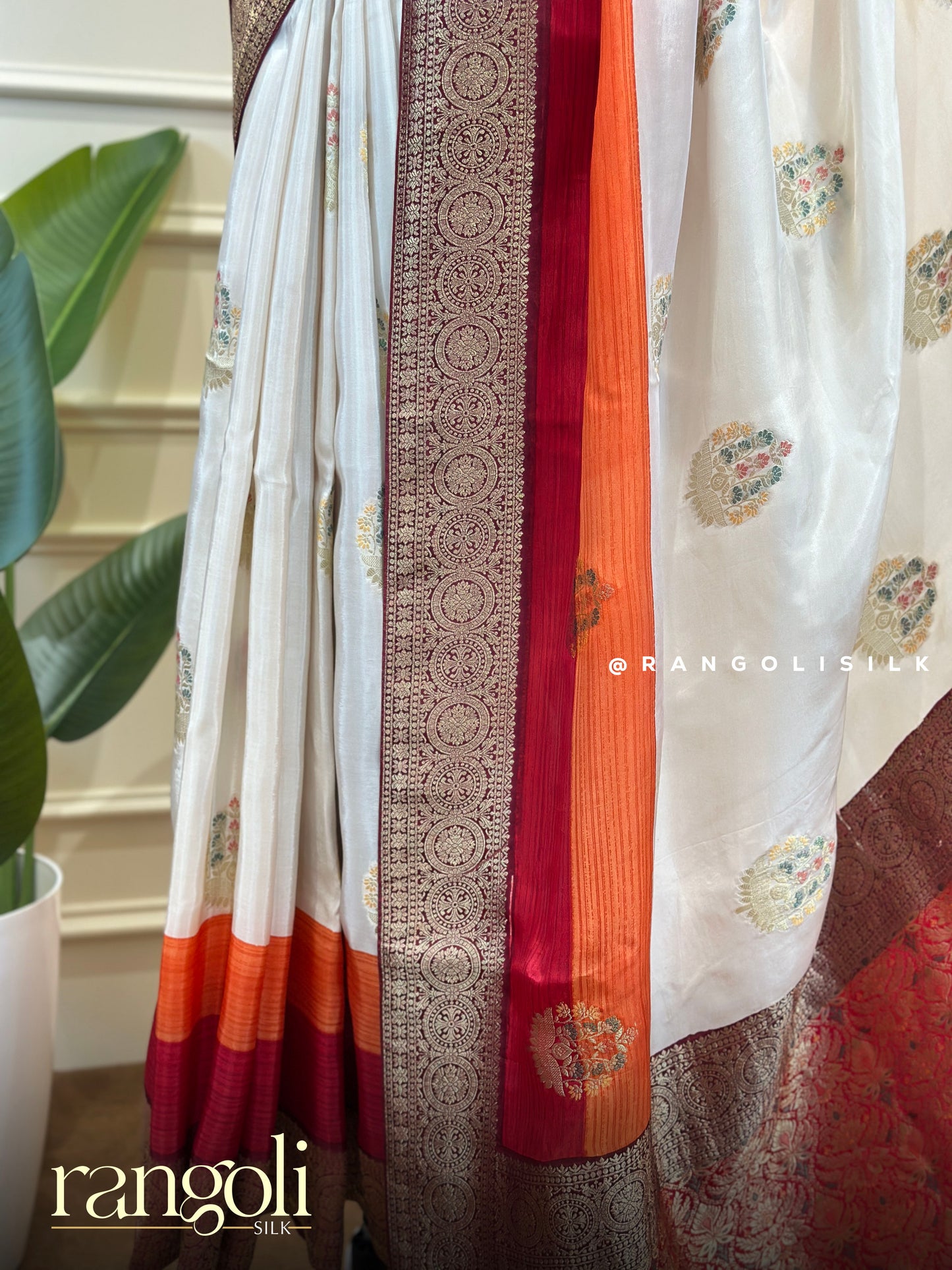 Elegant Off-White Banarasi Saree with Multicolour Border - Post 798