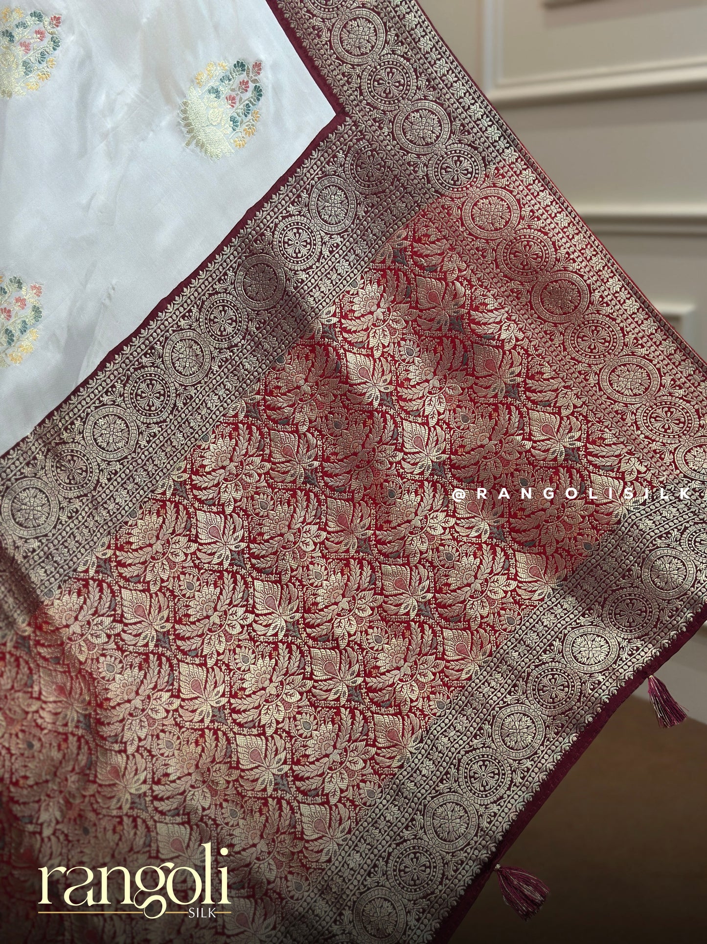 Elegant Off-White Banarasi Saree with Multicolour Border - Post 798