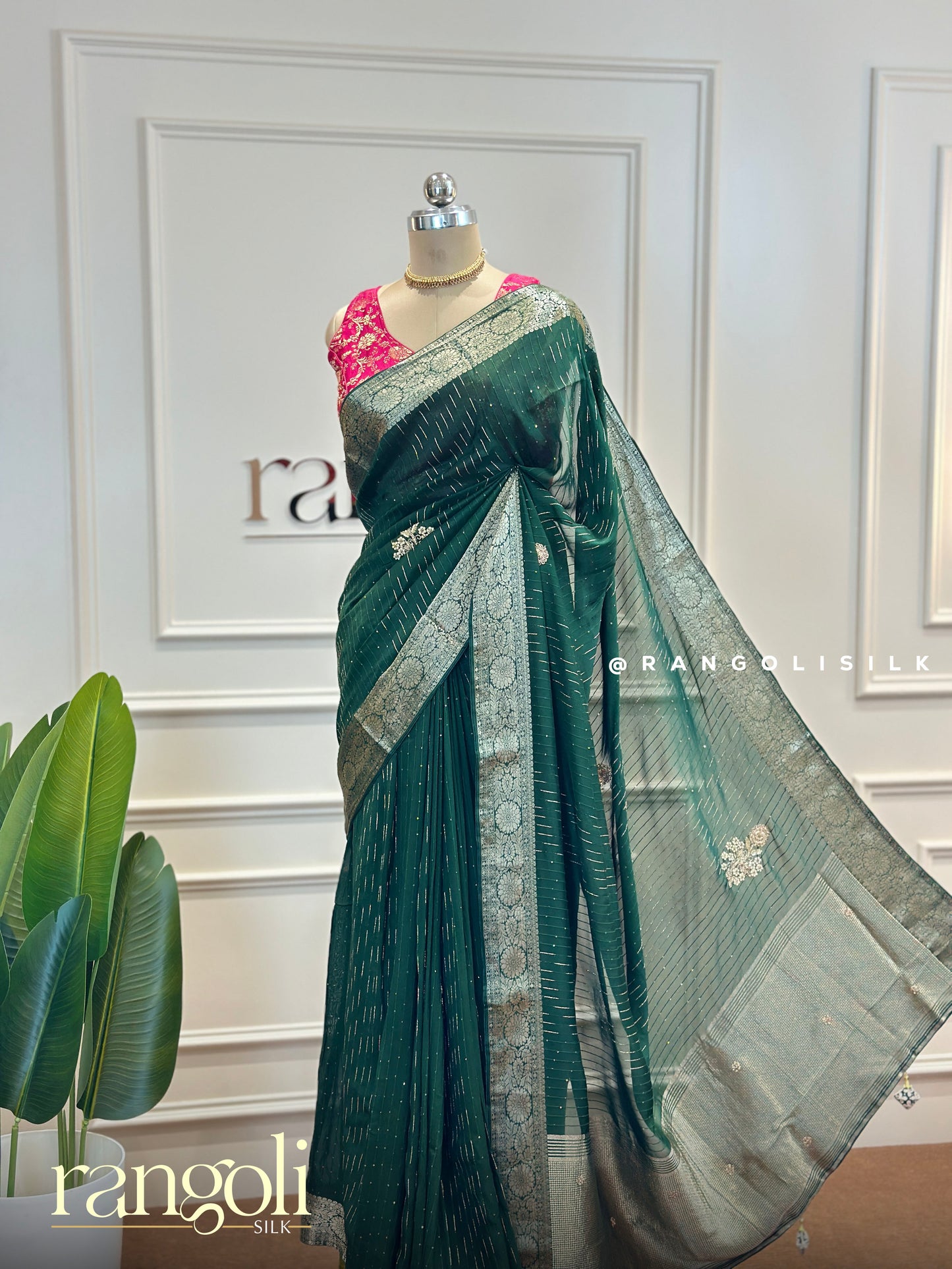 Banarasi Saree in Rich Hues with Intricate Borders - Post 501