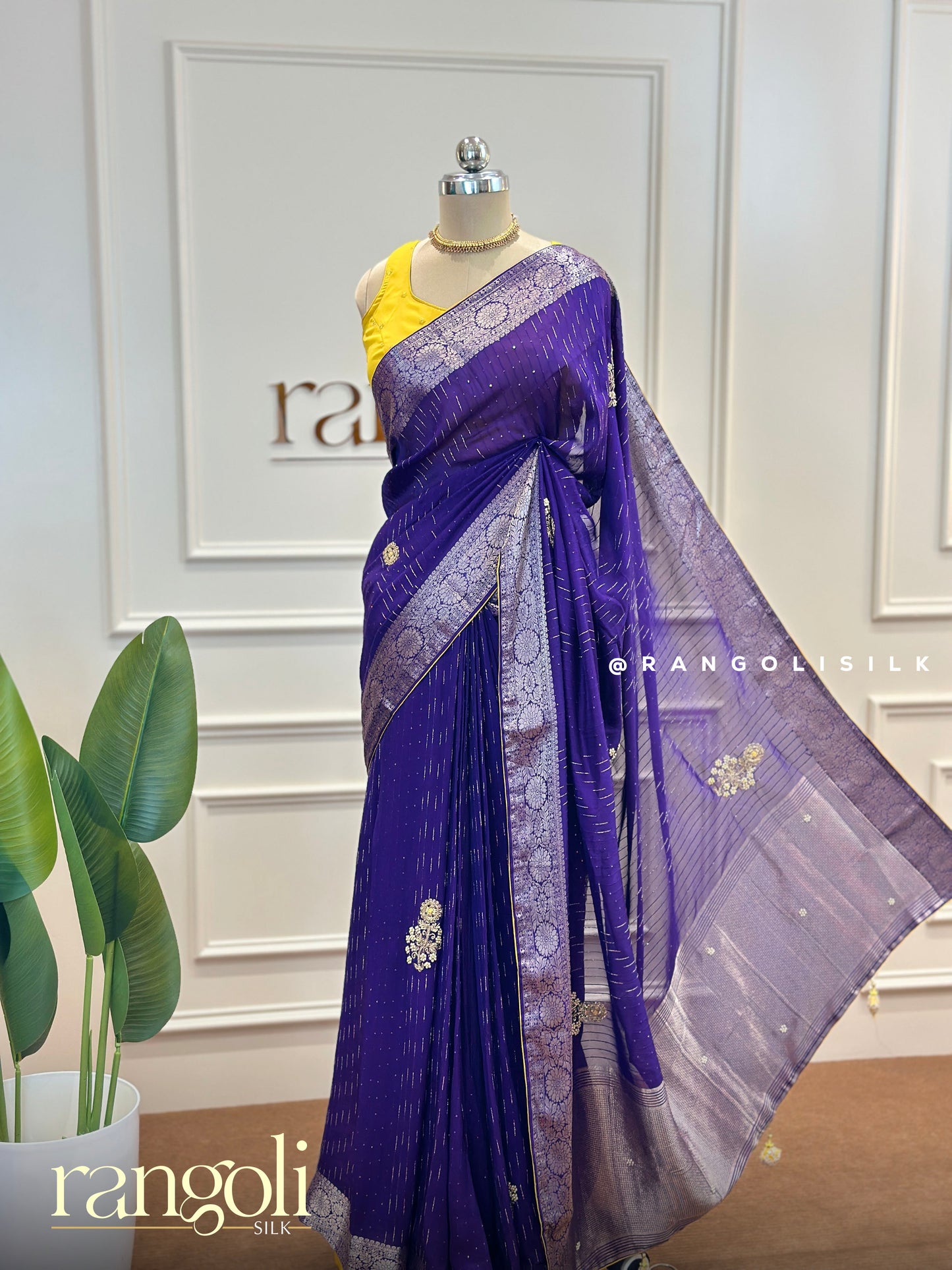 Banarasi Saree in Rich Hues with Intricate Borders - Post 501