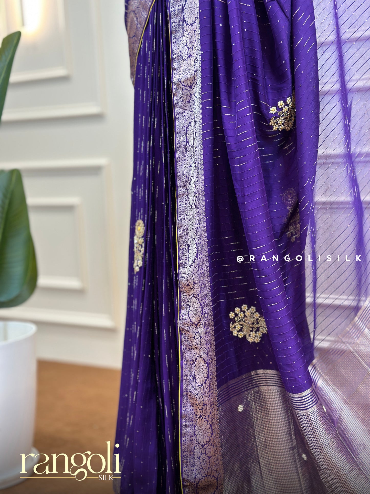 Banarasi Saree in Rich Hues with Intricate Borders - Post 501
