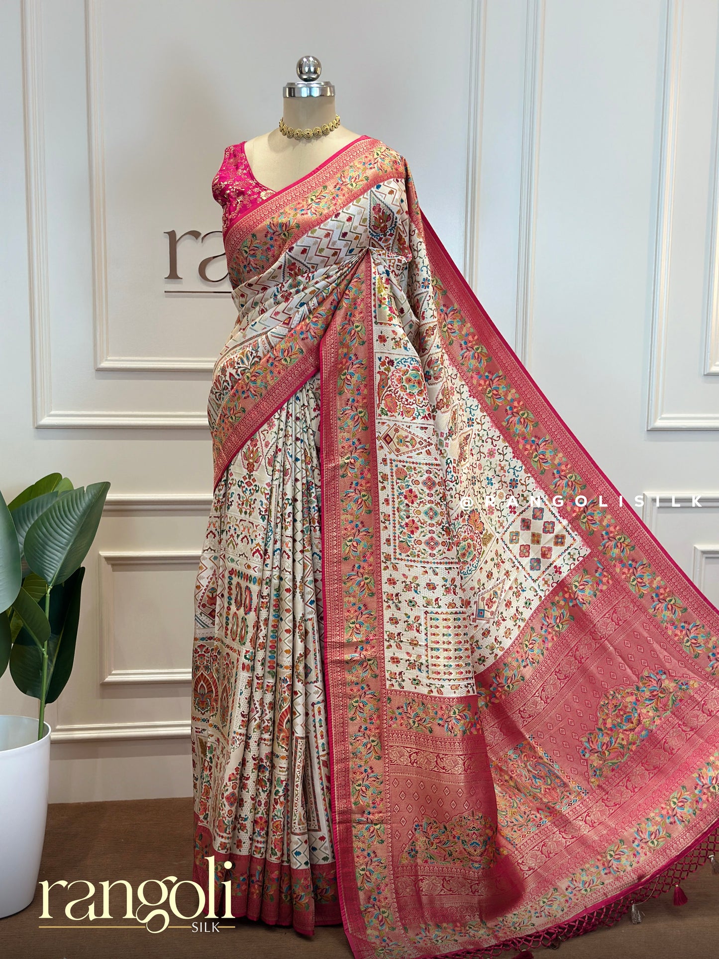 Rich Banarasi Silk Saree with Elegant Zari Motifs - Post 639