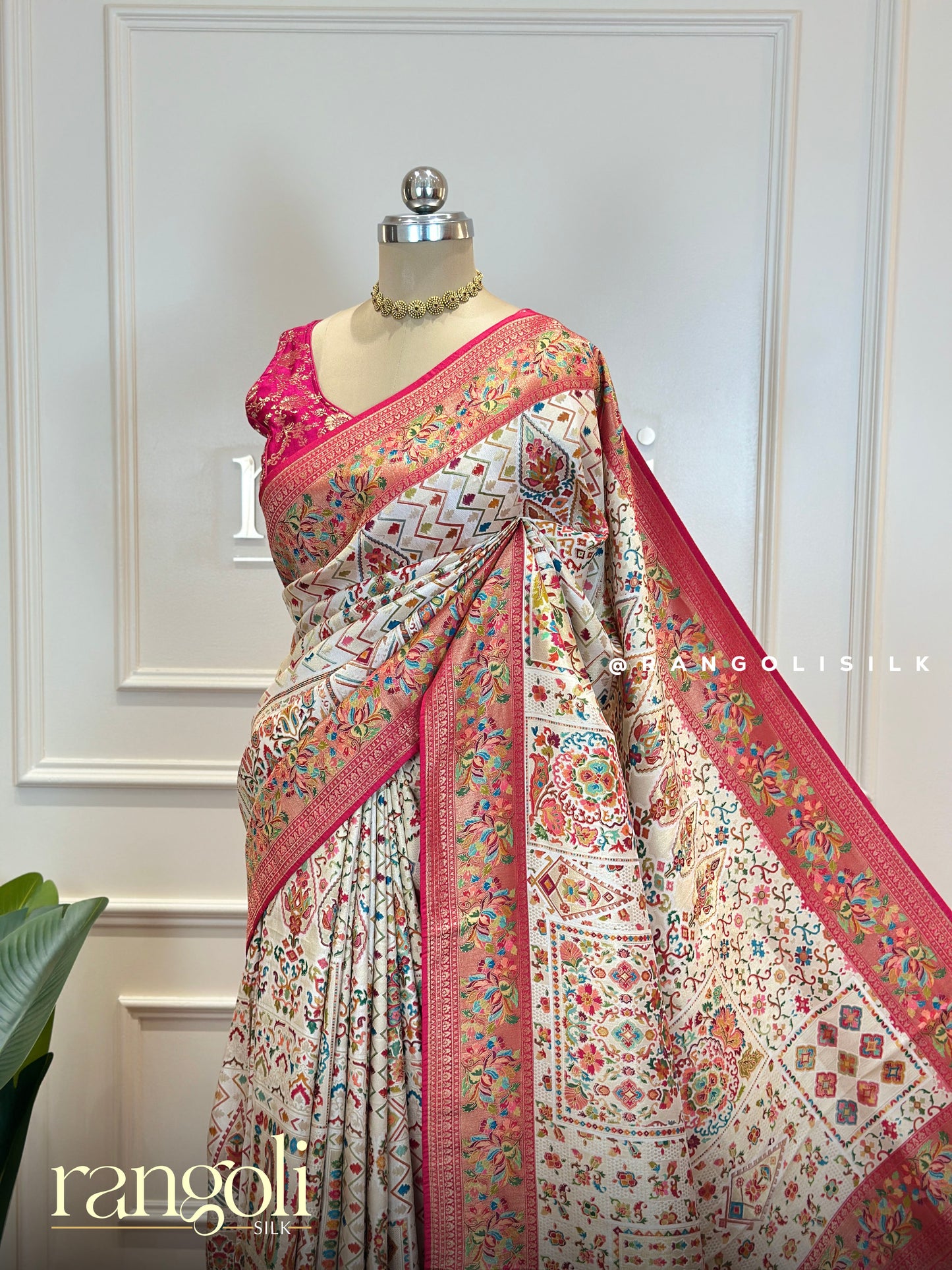 Rich Banarasi Silk Saree with Elegant Zari Motifs - Post 639