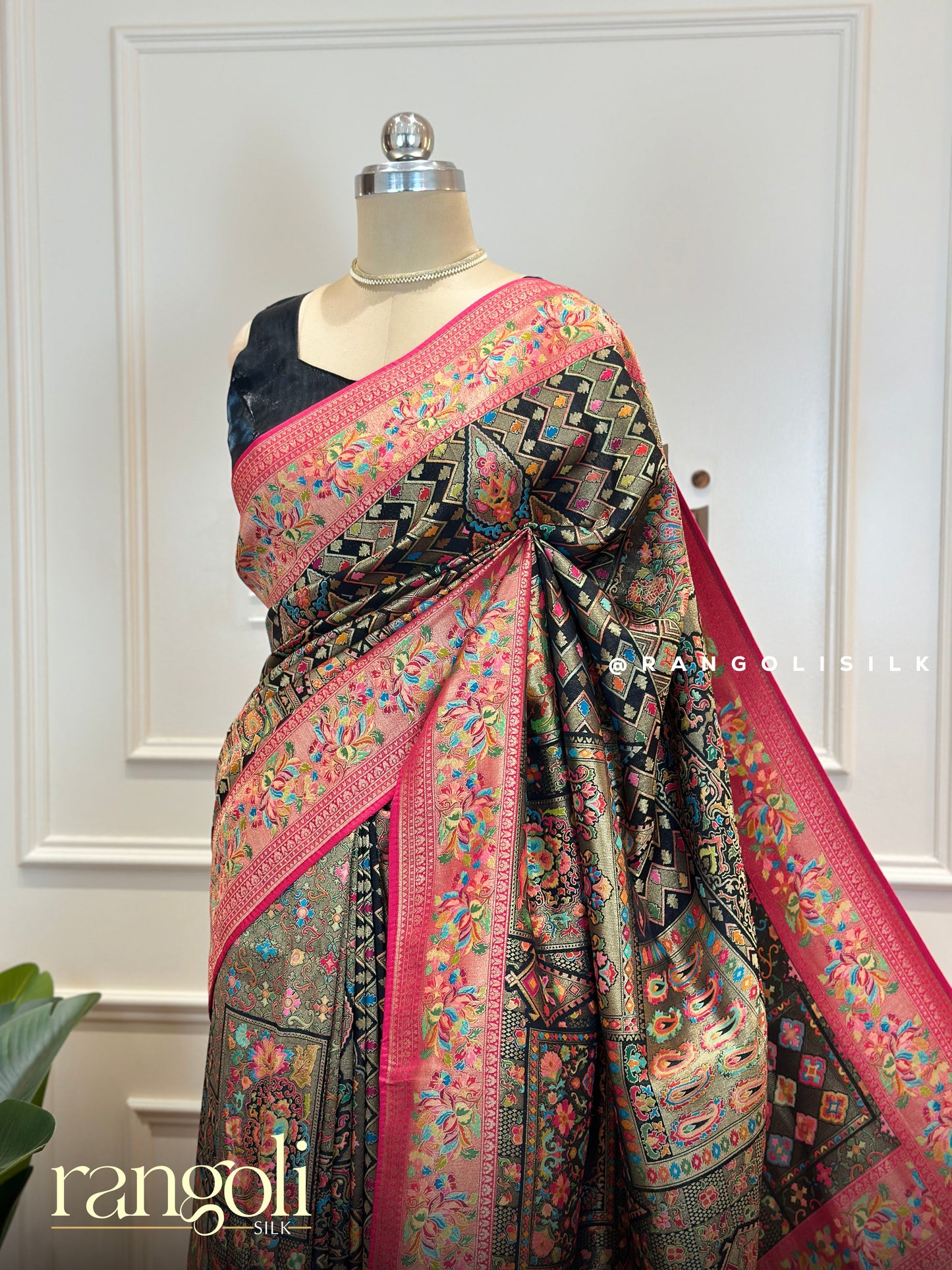 Rich Banarasi Silk Saree with Elegant Zari Motifs - Post 639