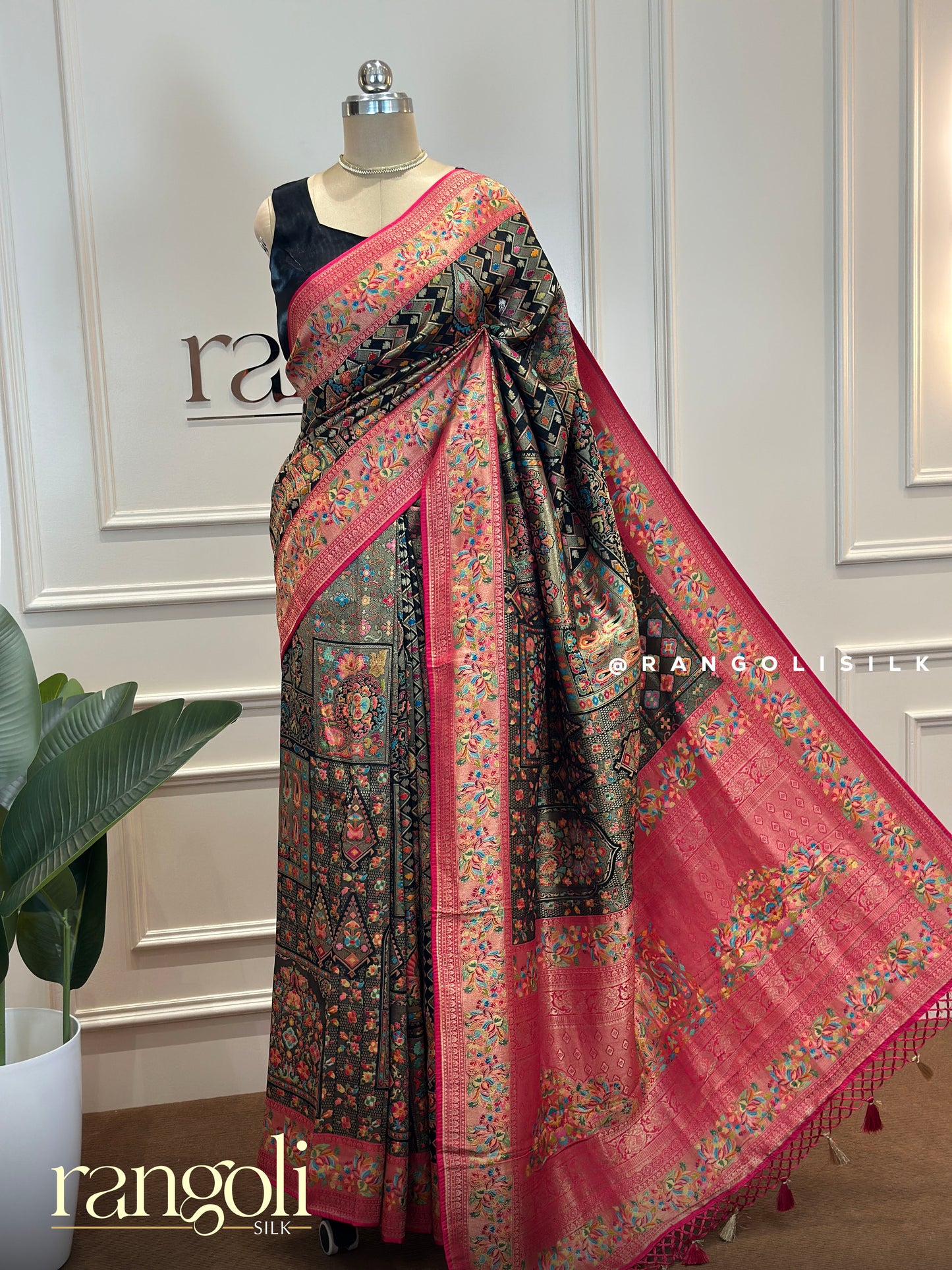 Rich Banarasi Silk Saree with Elegant Zari Motifs - Post 639