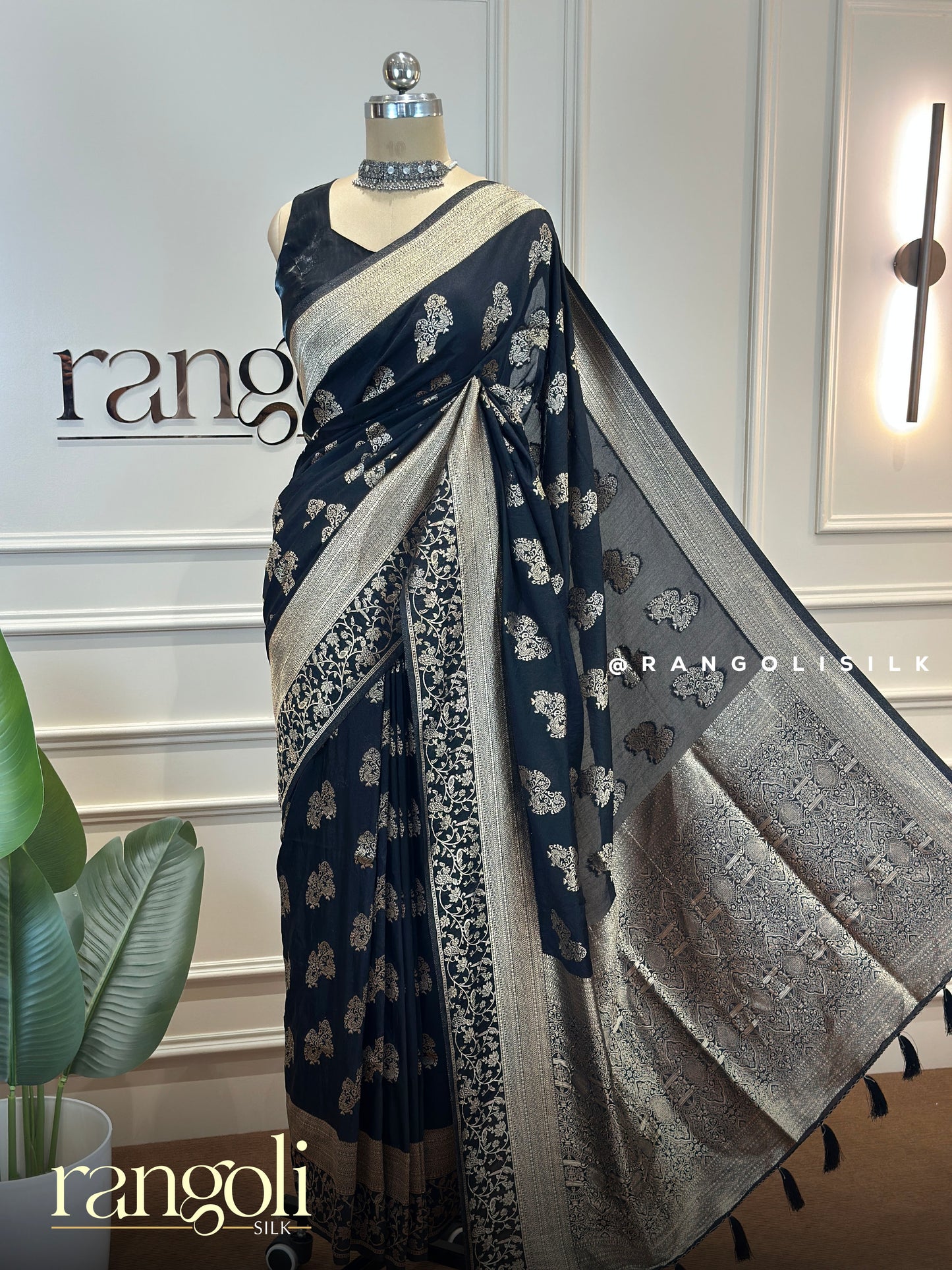Royal Banaras Saree with Silver Zari Motifs & Tassel Pallu - Post 915
