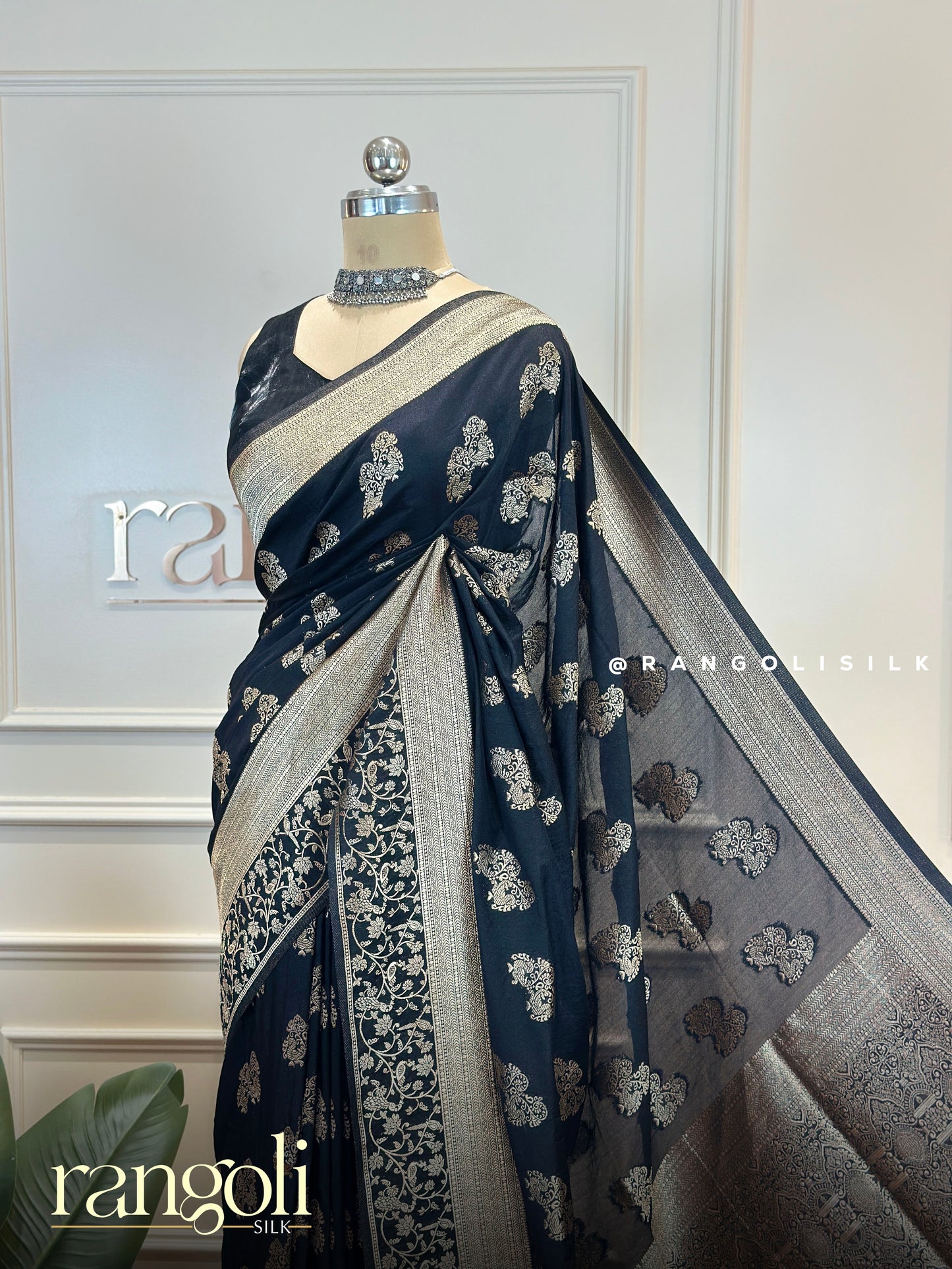Royal Banaras Saree with Silver Zari Motifs & Tassel Pallu - Post 915