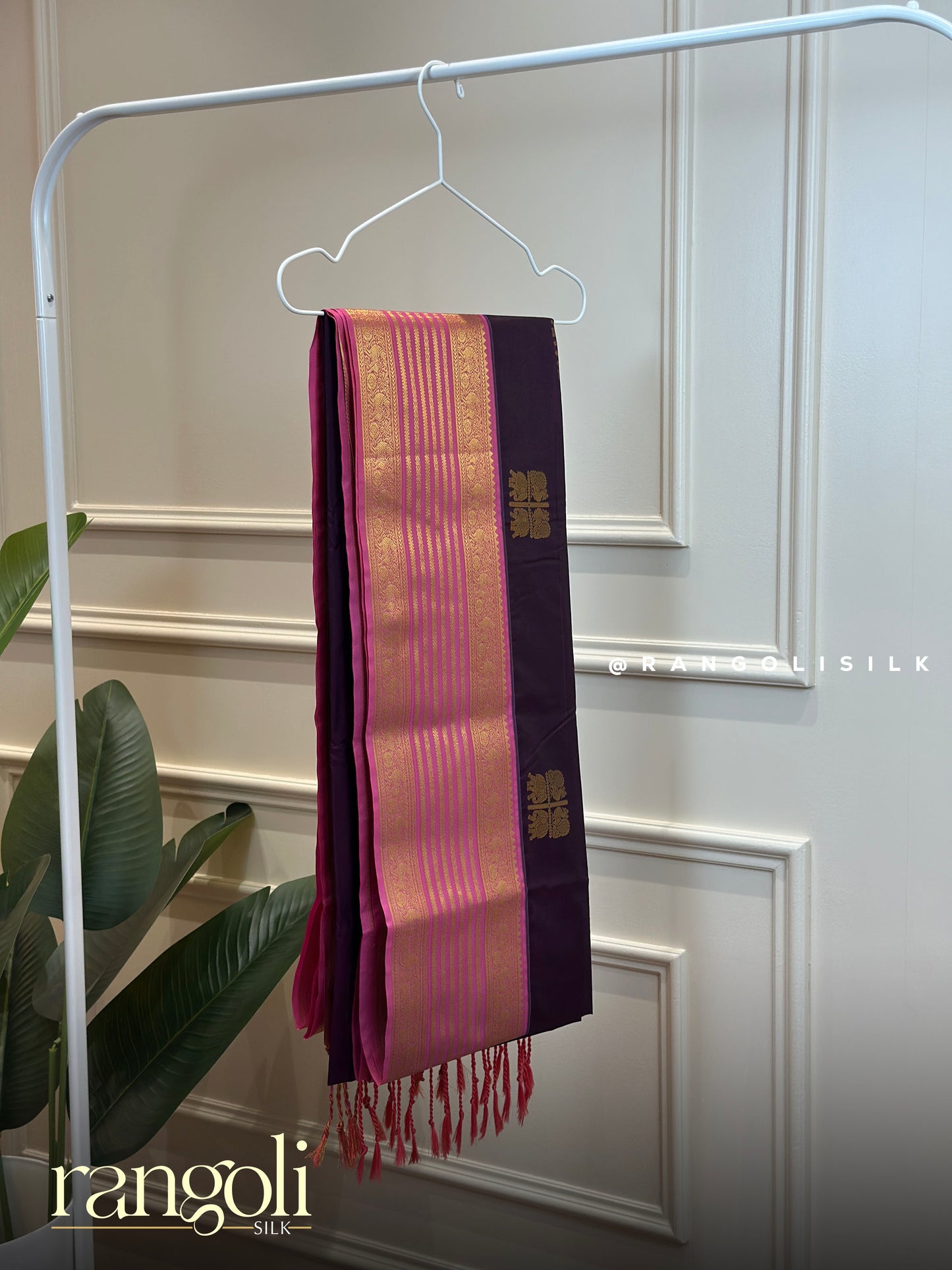 Soft Silk Saree with Rich Zari Border & Traditional Motifs - Post 912