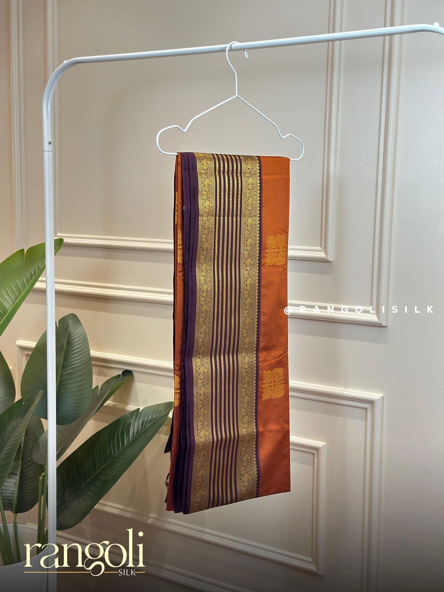 Soft Silk Saree with Rich Zari Border & Traditional Motifs - Post 912