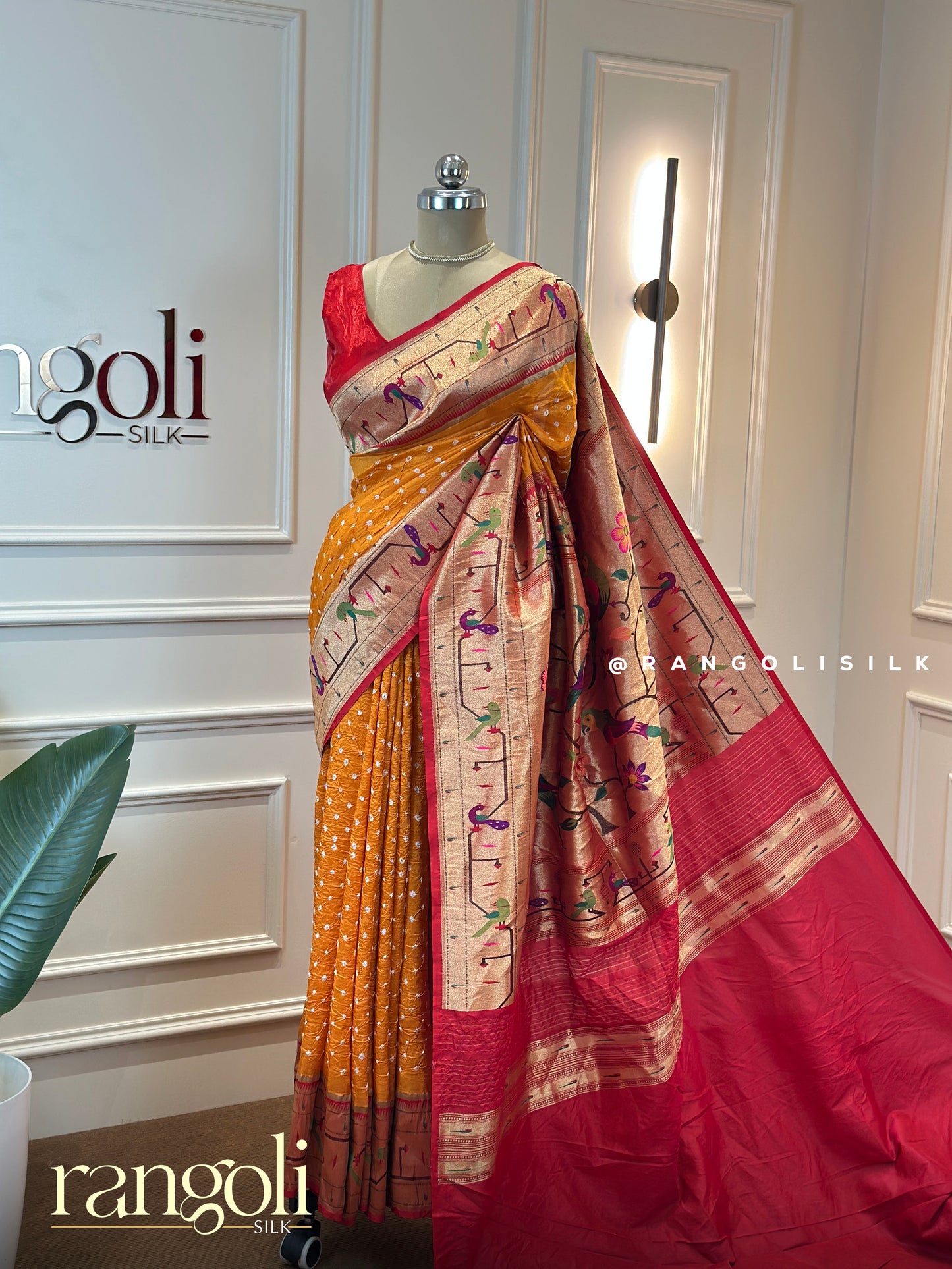 Elegant Crushed Banarasi Saree with Paithani Motifs - Post 628