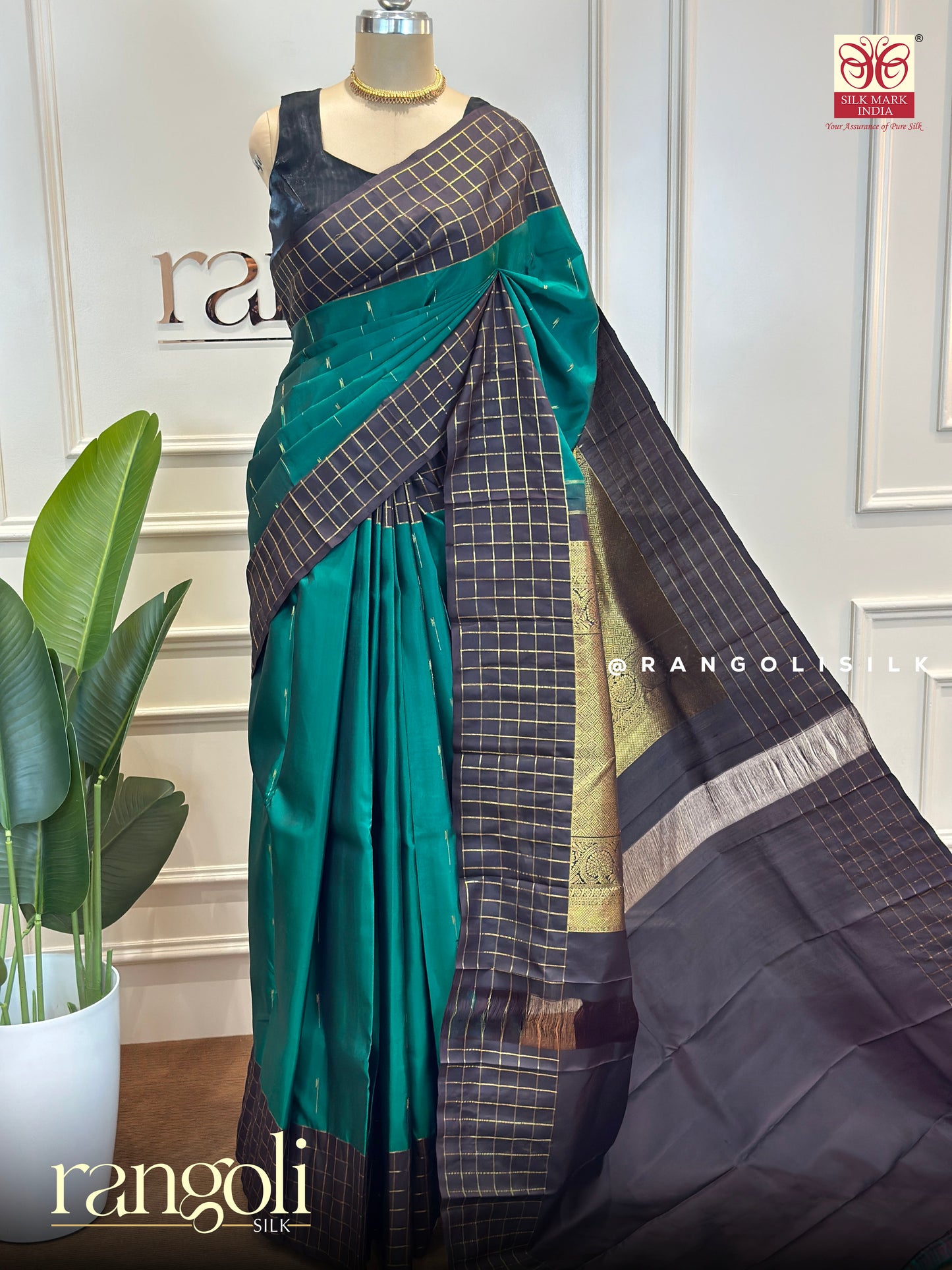 Pure Kanjivaram Silk Saree with Contrasting Colors & Checked Borders - Post 631