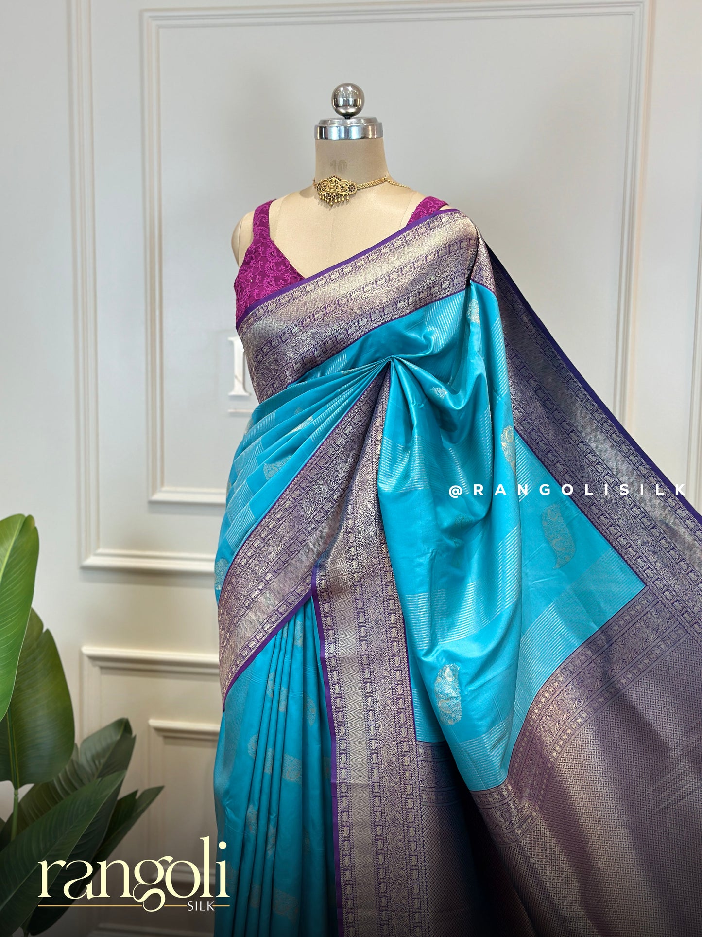 Semi Kanjivaram Silk Saree With Contrast Zari Border & Rich Pallu - Post 922