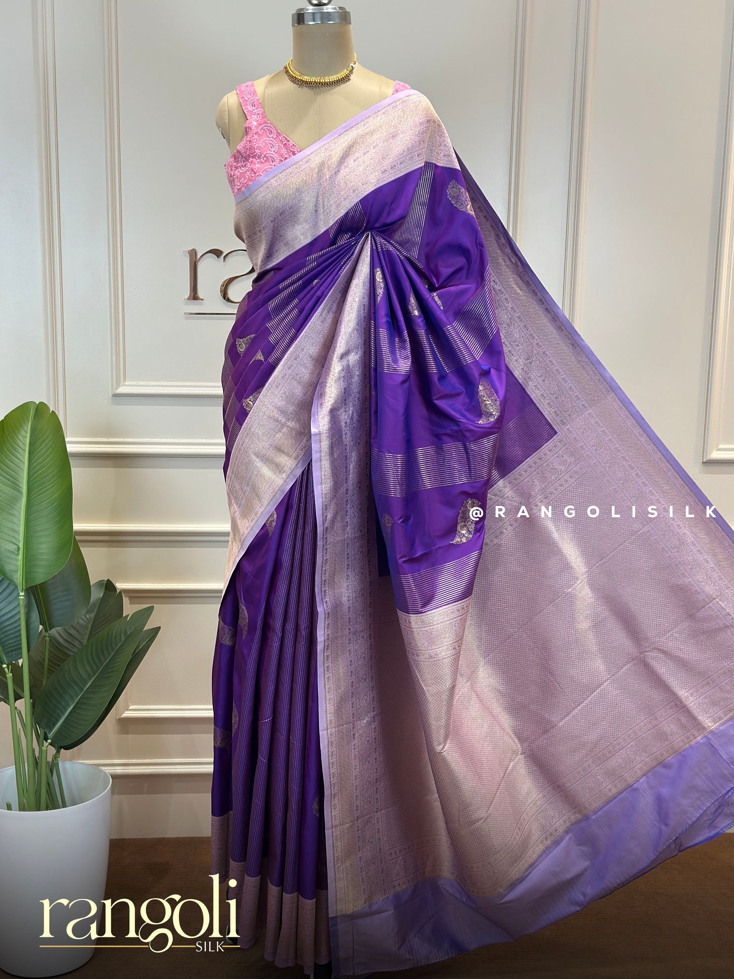 Semi Kanjivaram Silk Saree With Contrast Zari Border & Rich Pallu - Post 922