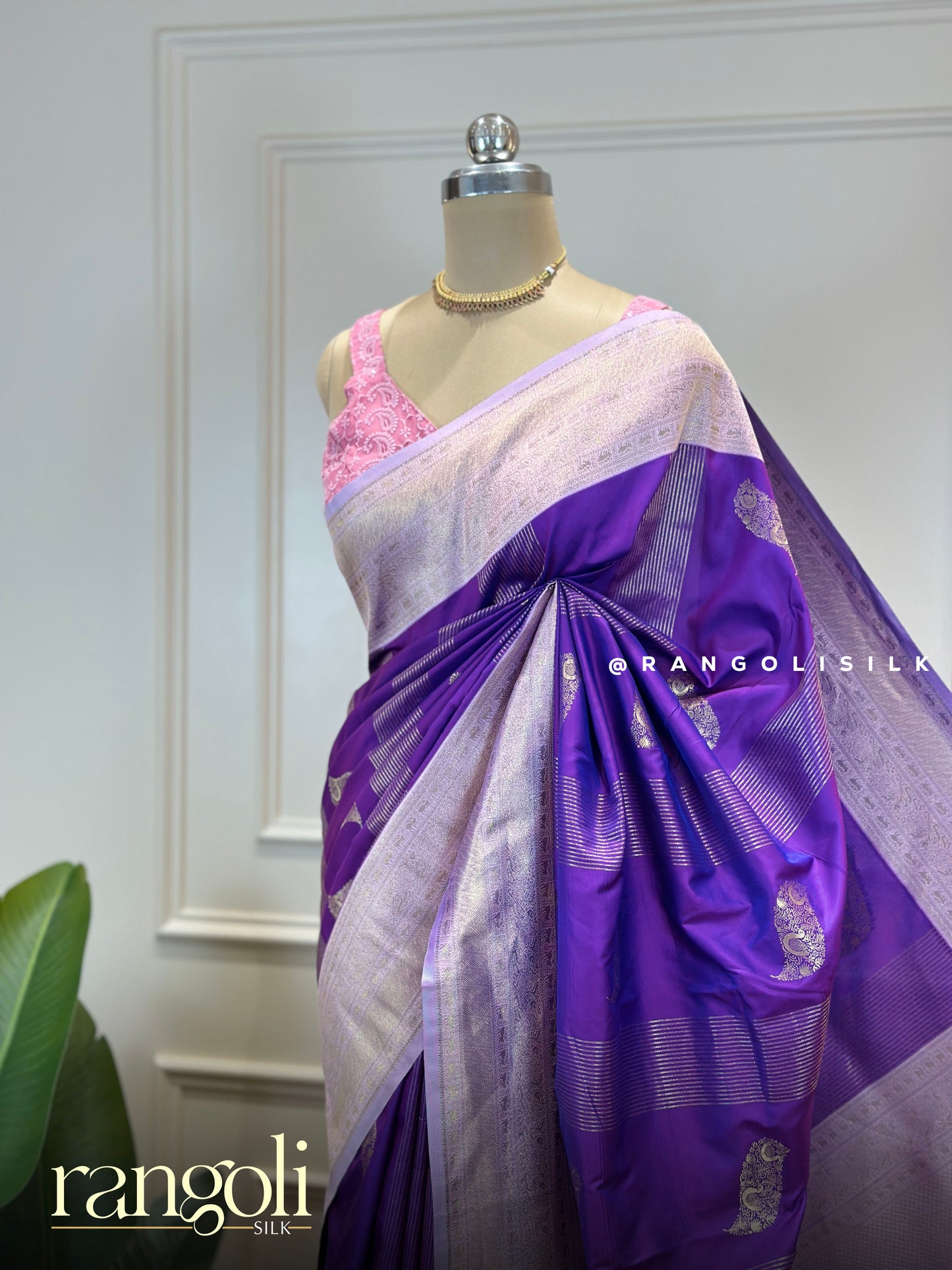 Semi Kanjivaram Silk Saree With Contrast Zari Border & Rich Pallu - Post 922