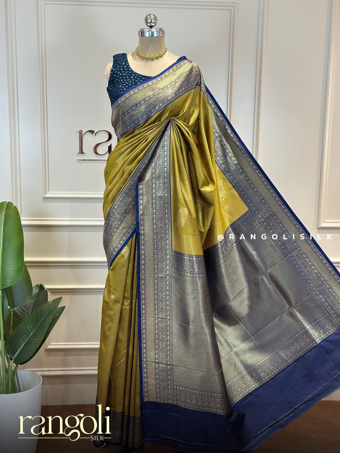 Semi Kanjivaram Silk Saree With Contrast Zari Border & Rich Pallu - Post 922