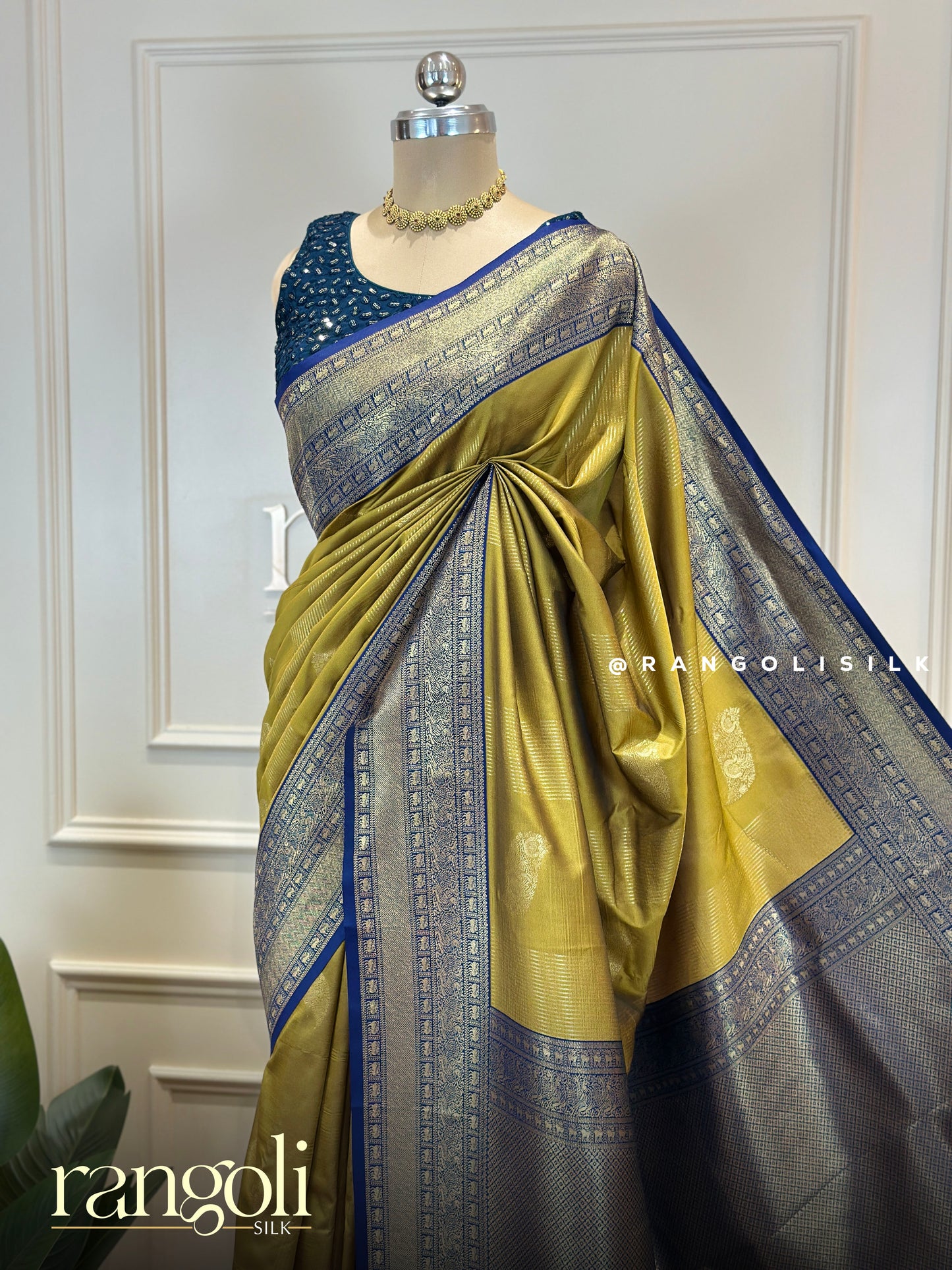 Semi Kanjivaram Silk Saree With Contrast Zari Border & Rich Pallu - Post 922