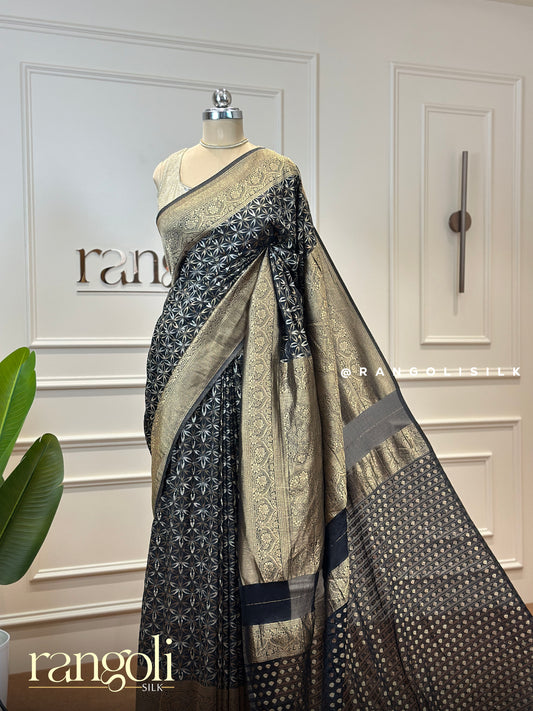 Banaras Saree with Delicate Floral Motifs & Rich Pallu  - Post 420