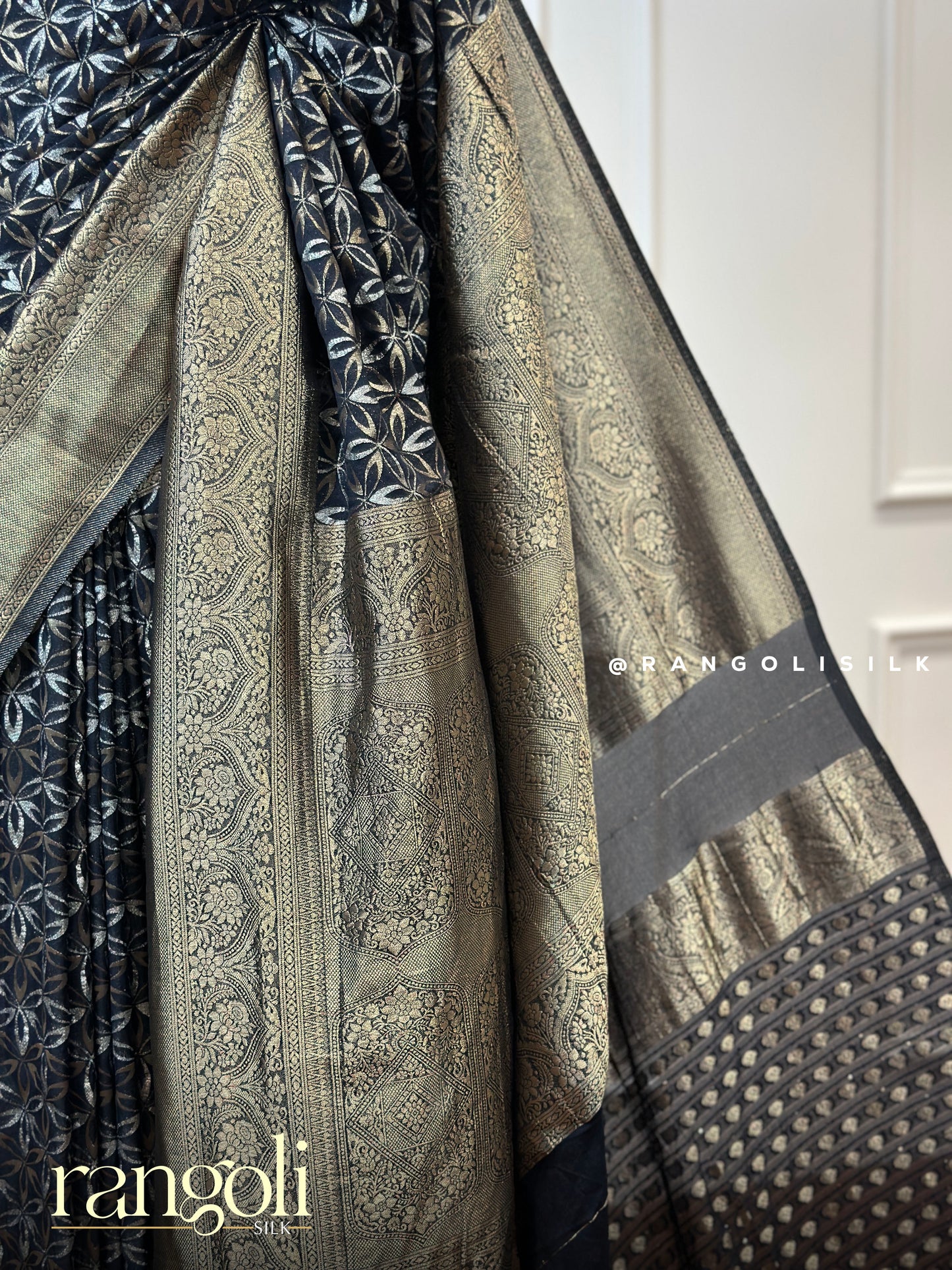 Banaras Saree with Delicate Floral Motifs & Rich Pallu  - Post 420