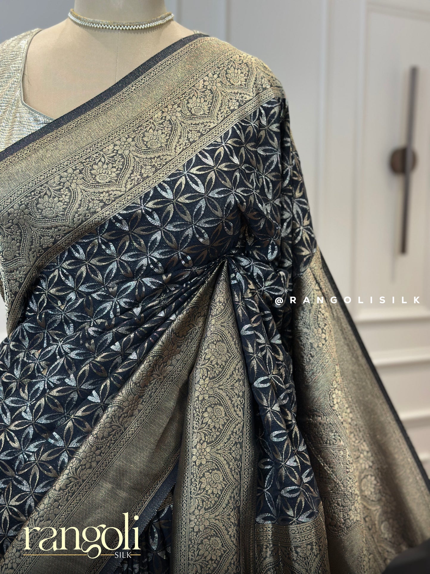 Banaras Saree with Delicate Floral Motifs & Rich Pallu  - Post 420
