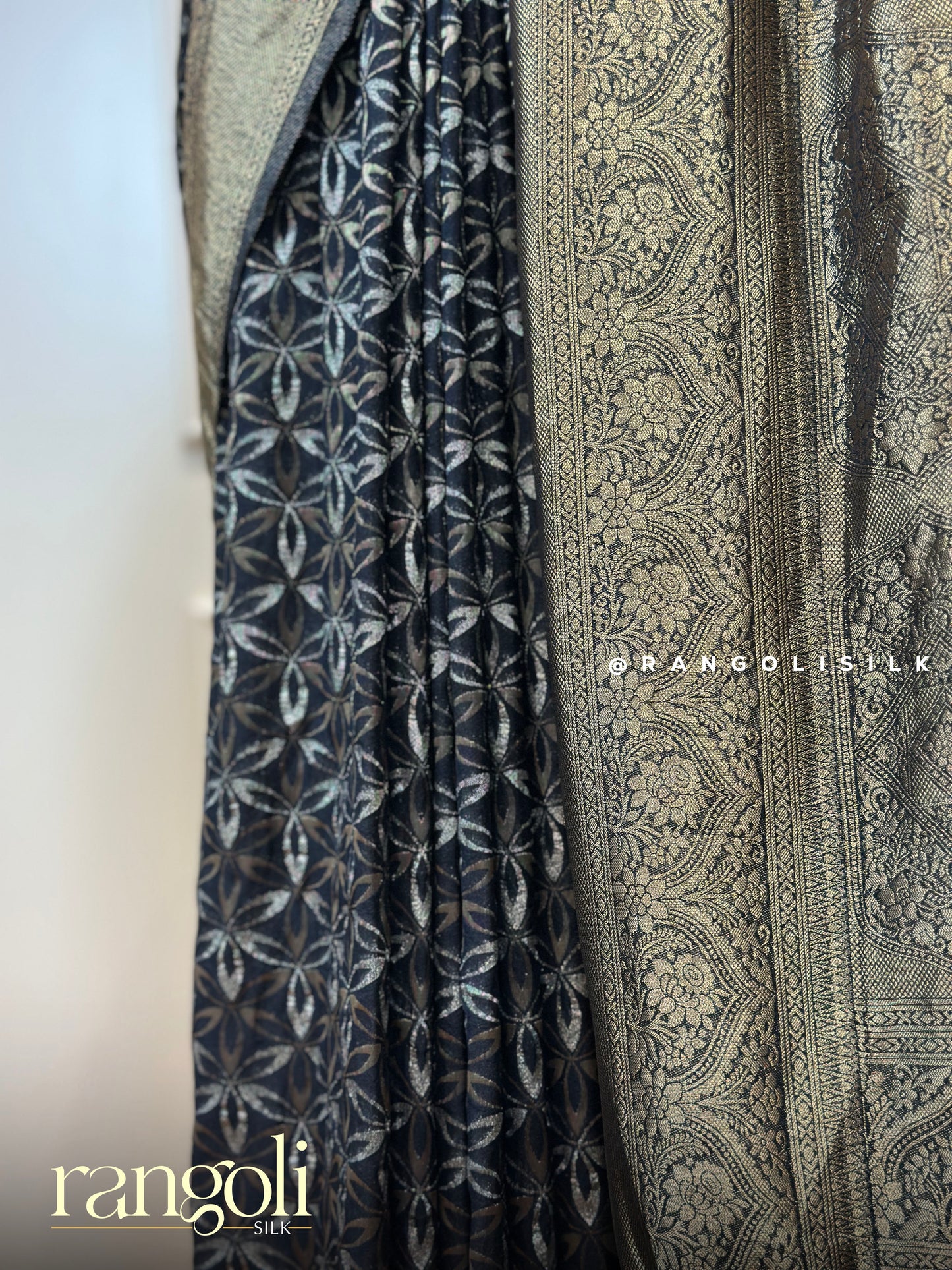 Banaras Saree with Delicate Floral Motifs & Rich Pallu  - Post 420