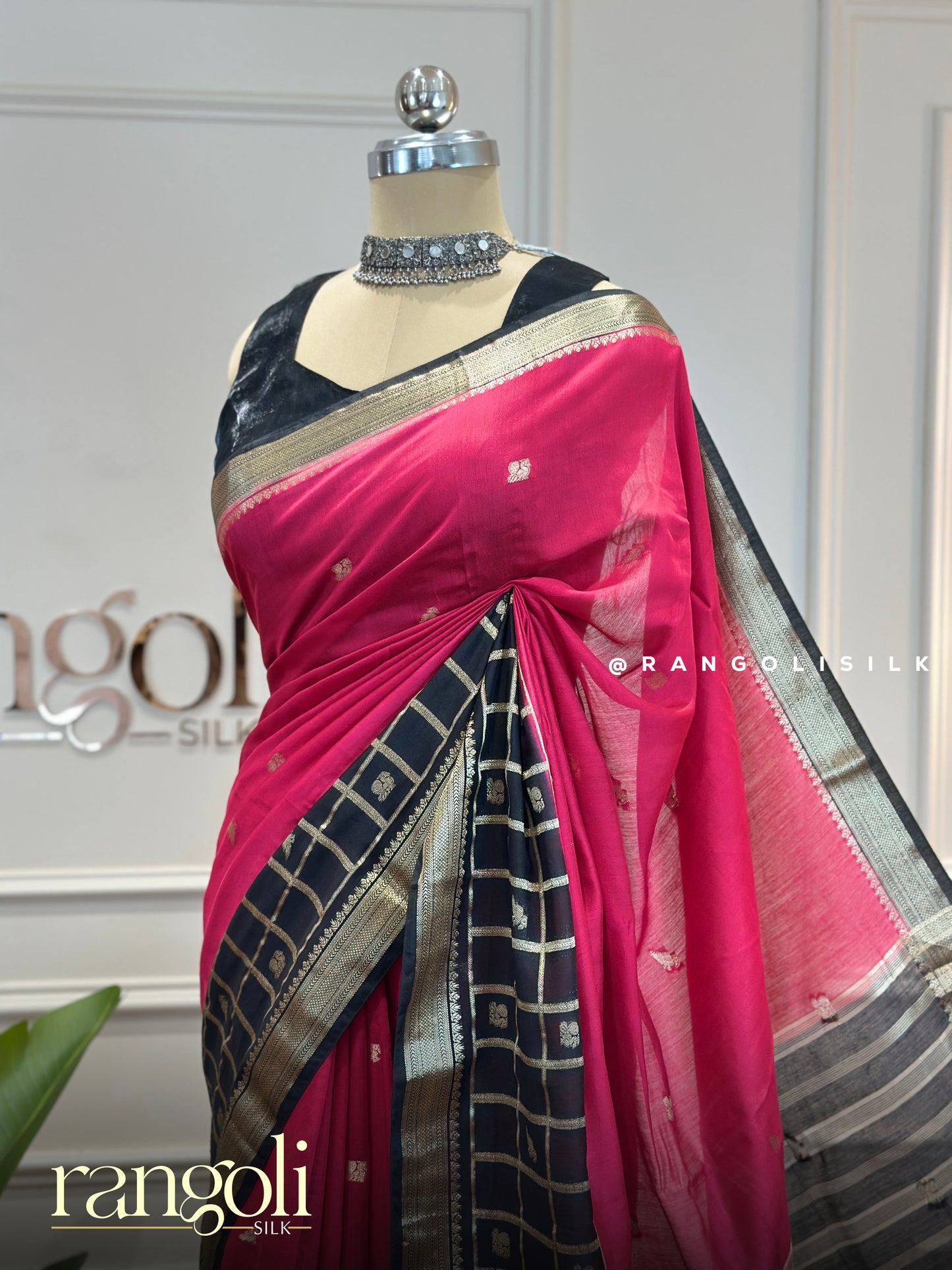Soft Cotton Saree - Breathable Comfort with Elegant Checks - Post 832