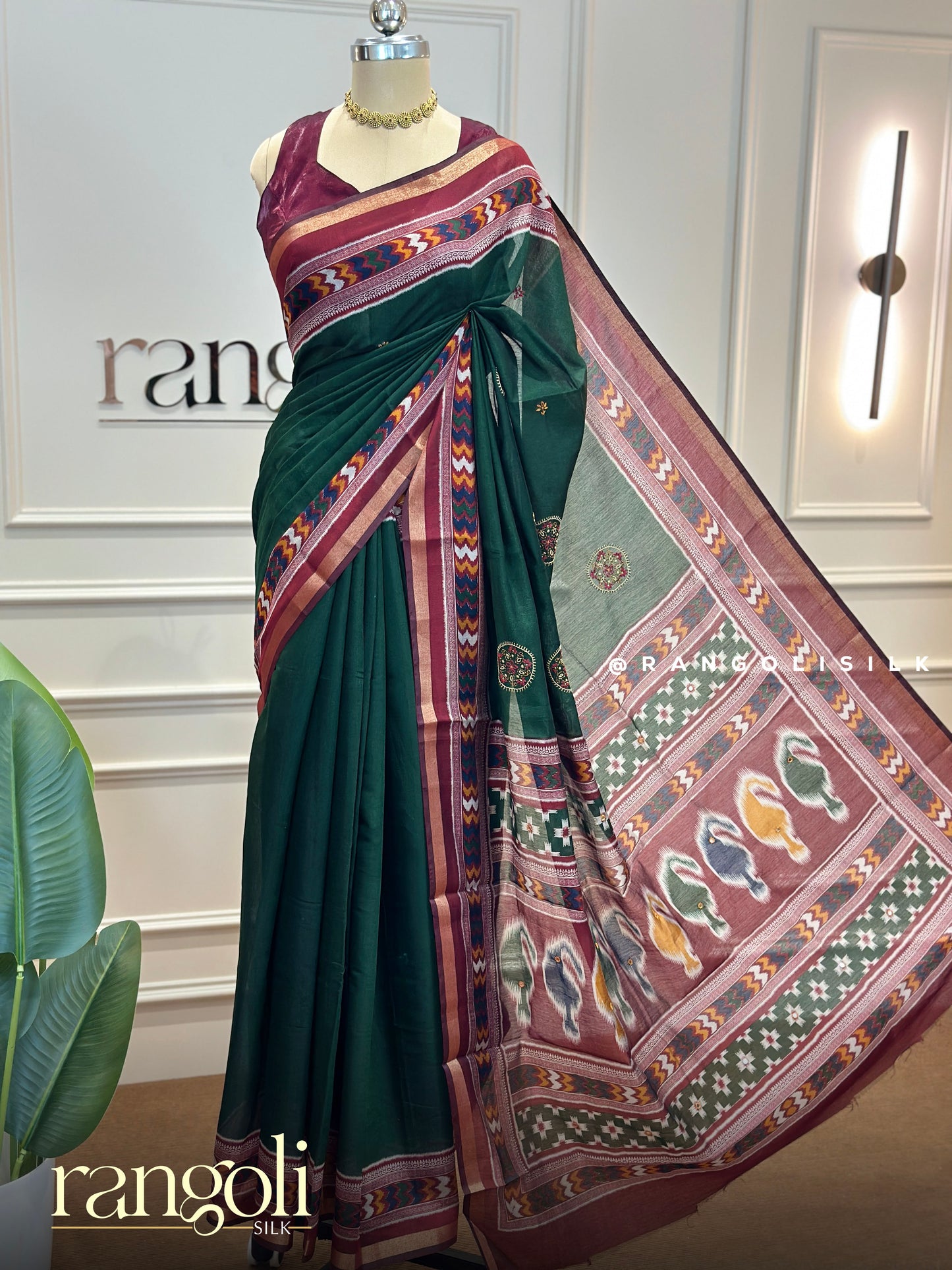 Cotton Saree with Rich Borders & Subtle Embroidered Details - Post 834