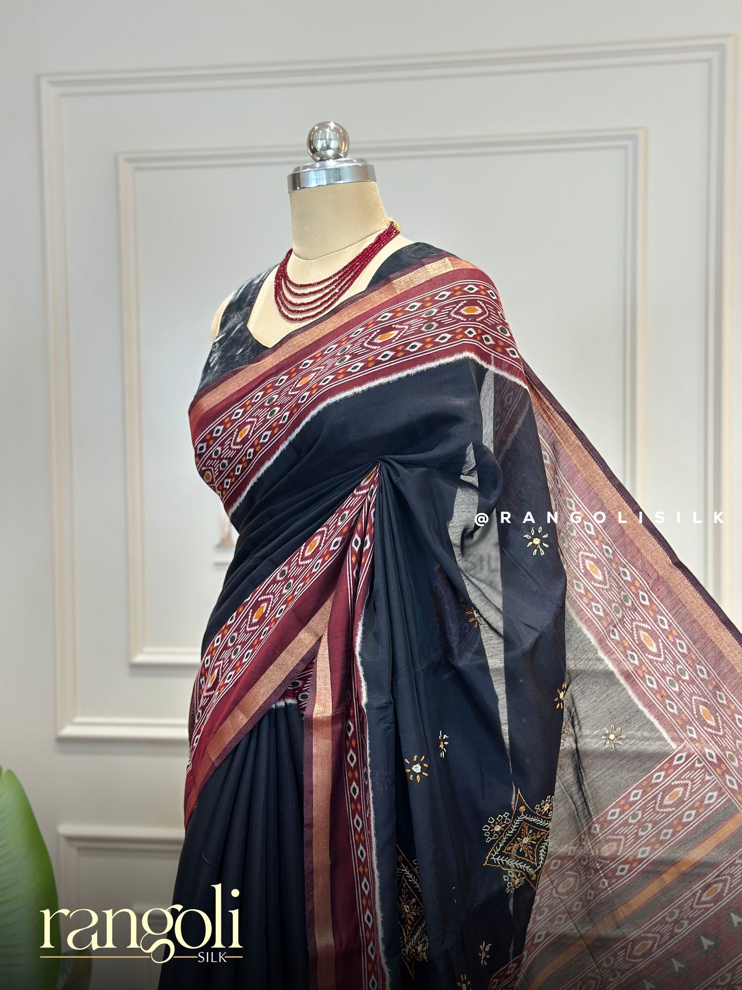 Cotton Saree with Rich Borders & Subtle Embroidered Details - Post 834