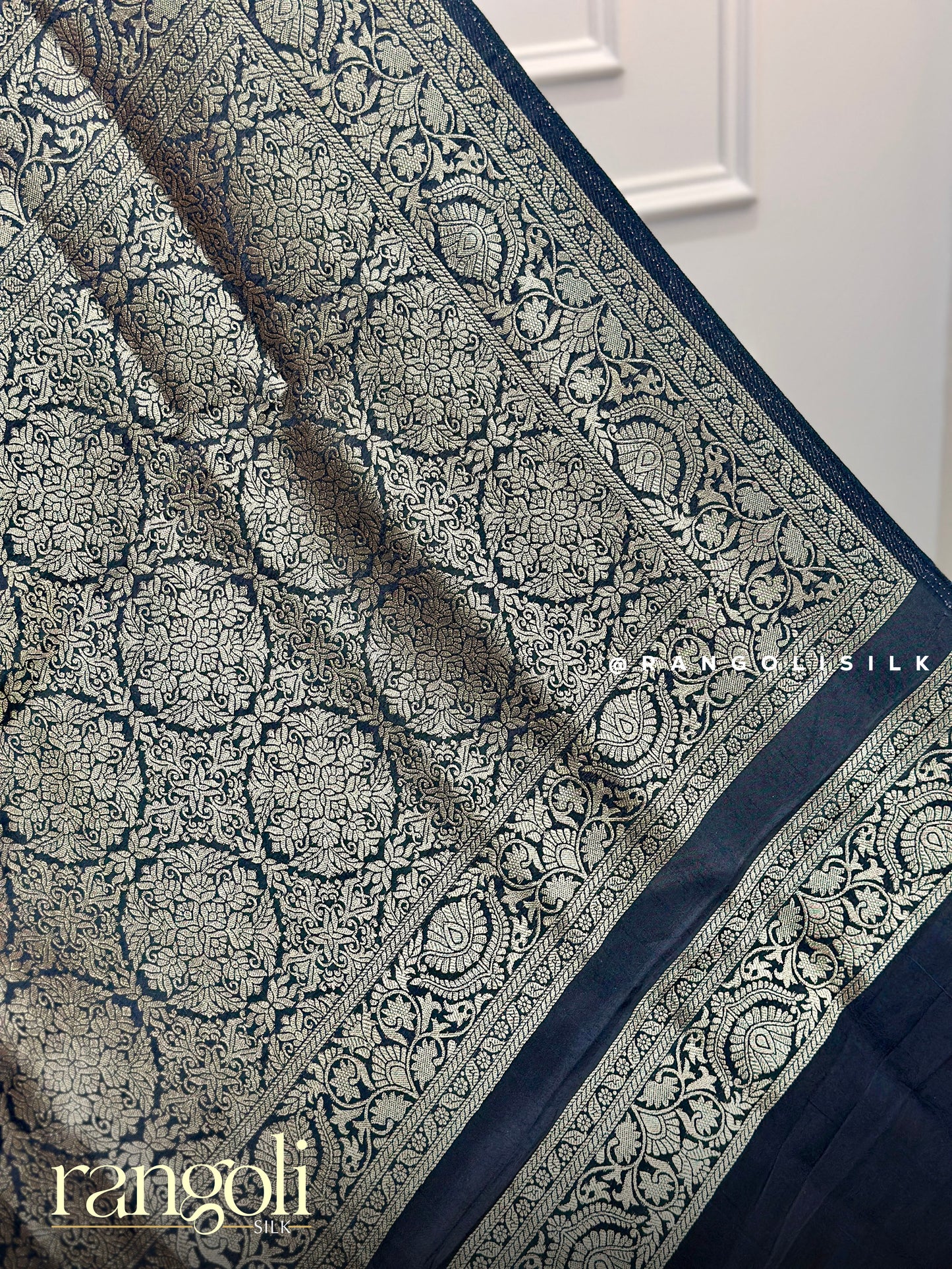 Elegant Black Banaras Chiffon Saree with Floral Design - Post 954