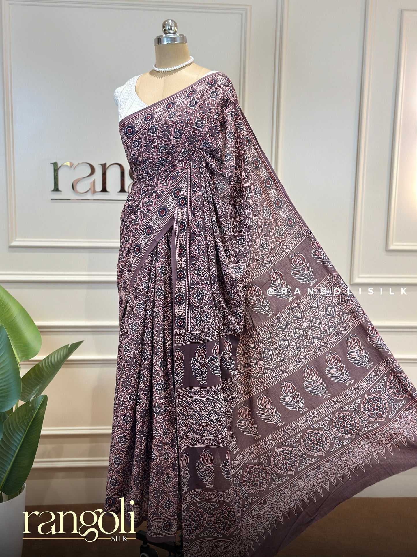 Elegant Mix Cotton Sarees - Breathable Fabric with Vibrant Colors - Post 840