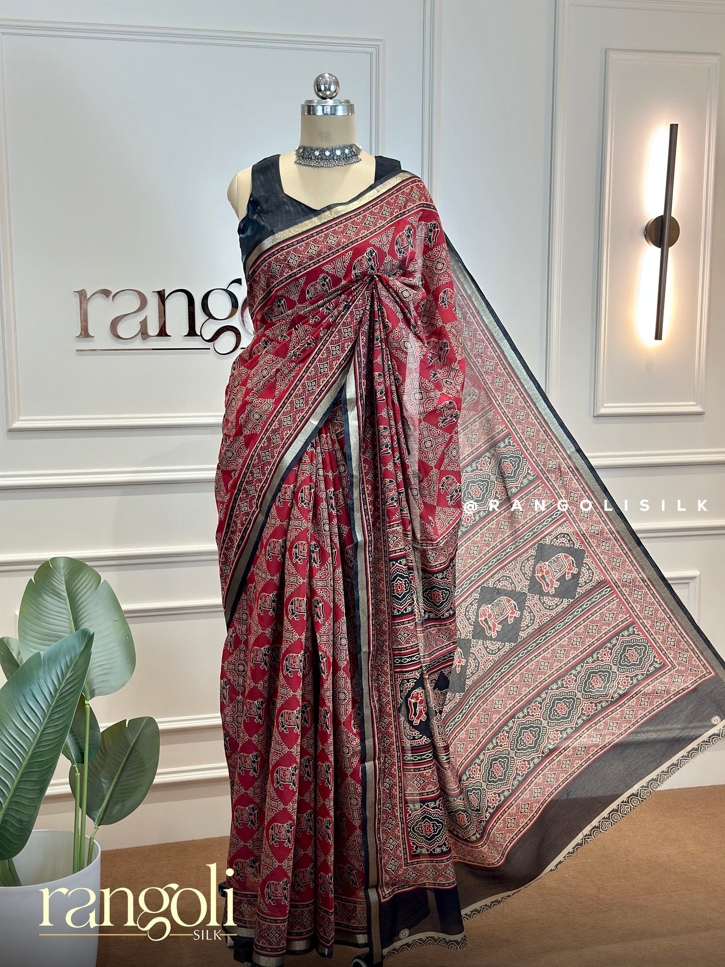 Lightweight Soft Cotton Saree with Timeless Prints & Borders - Post 727