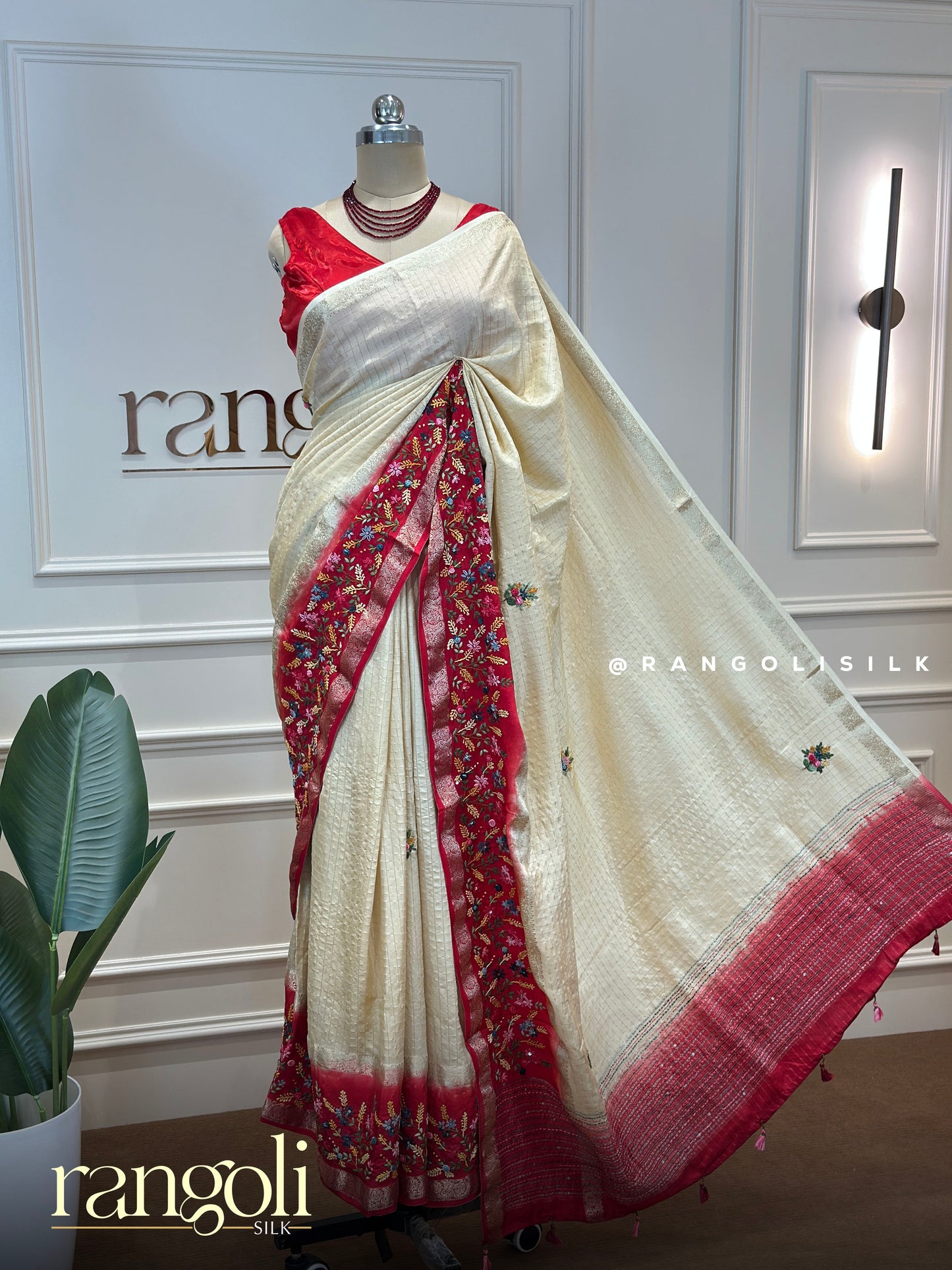 Elegant Banarasi Saree with Detailed Thread Embroidery & Buttas - Post 848