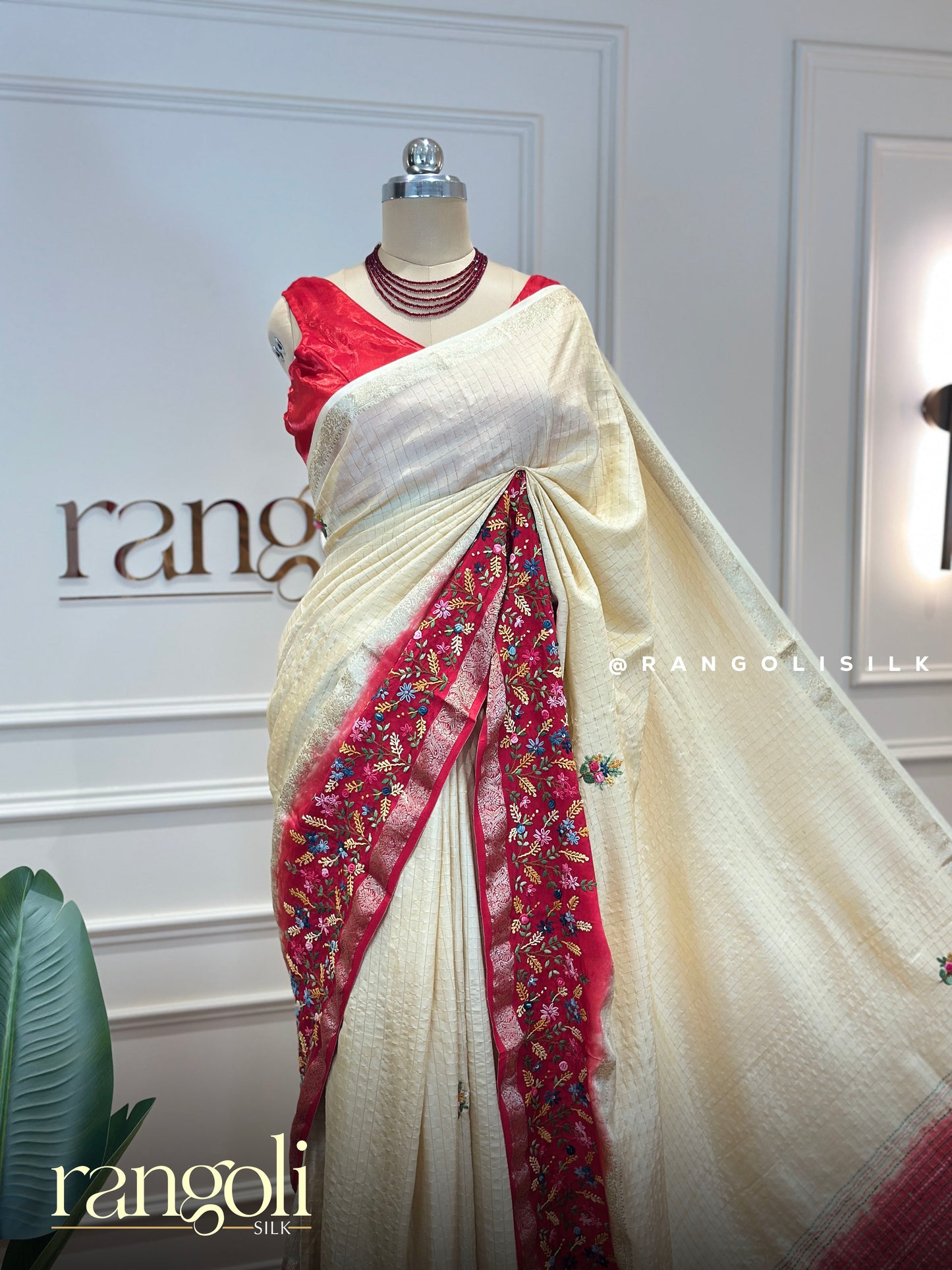 Elegant Banarasi Saree with Detailed Thread Embroidery & Buttas - Post 848