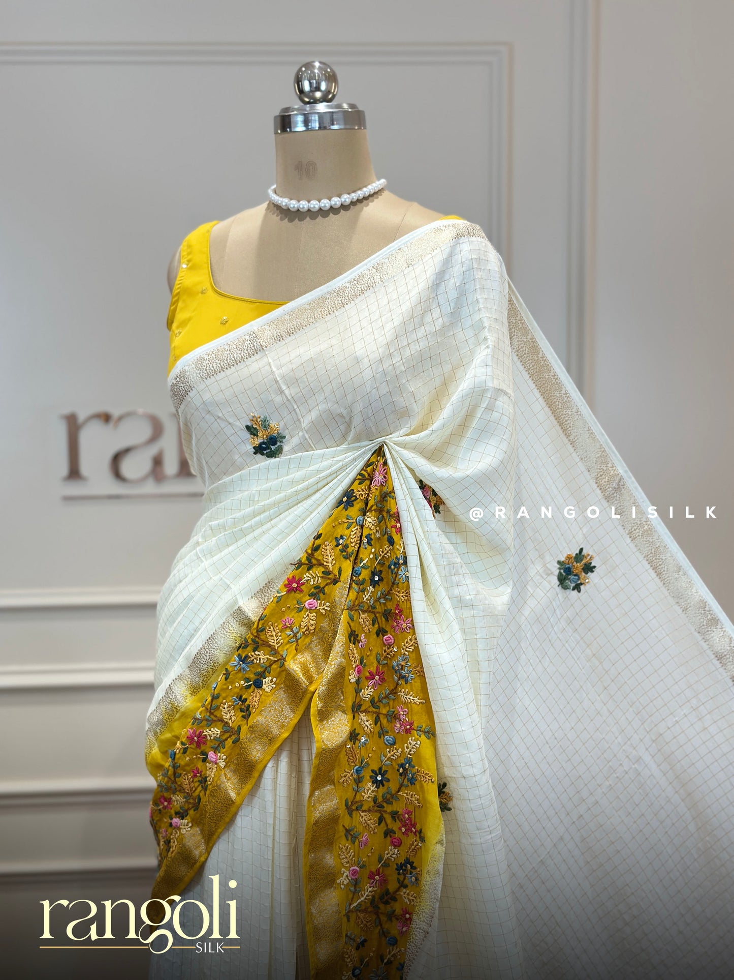 Elegant Banarasi Saree with Detailed Thread Embroidery & Buttas - Post 848