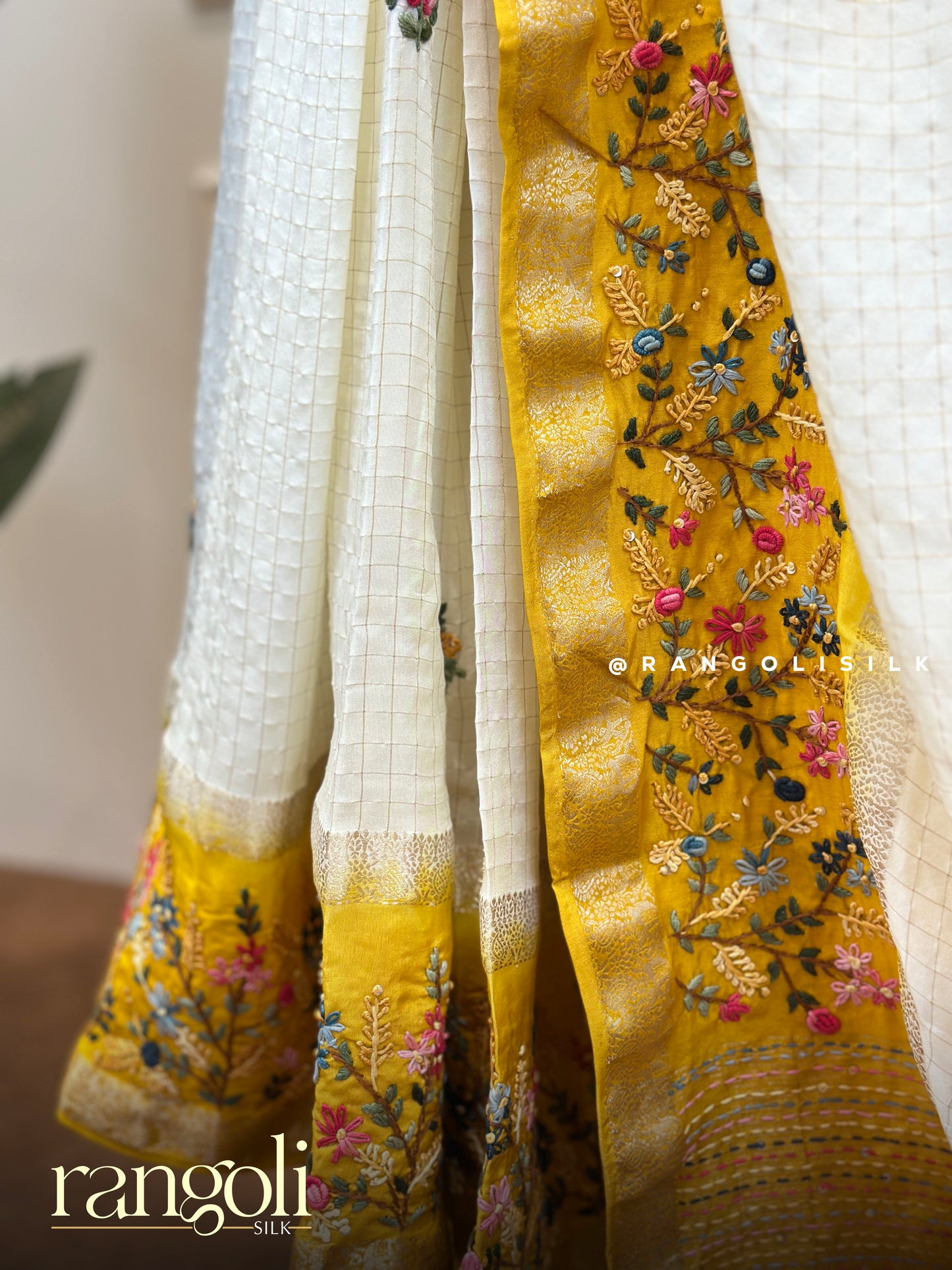Elegant Banarasi Saree with Detailed Thread Embroidery & Buttas - Post 848