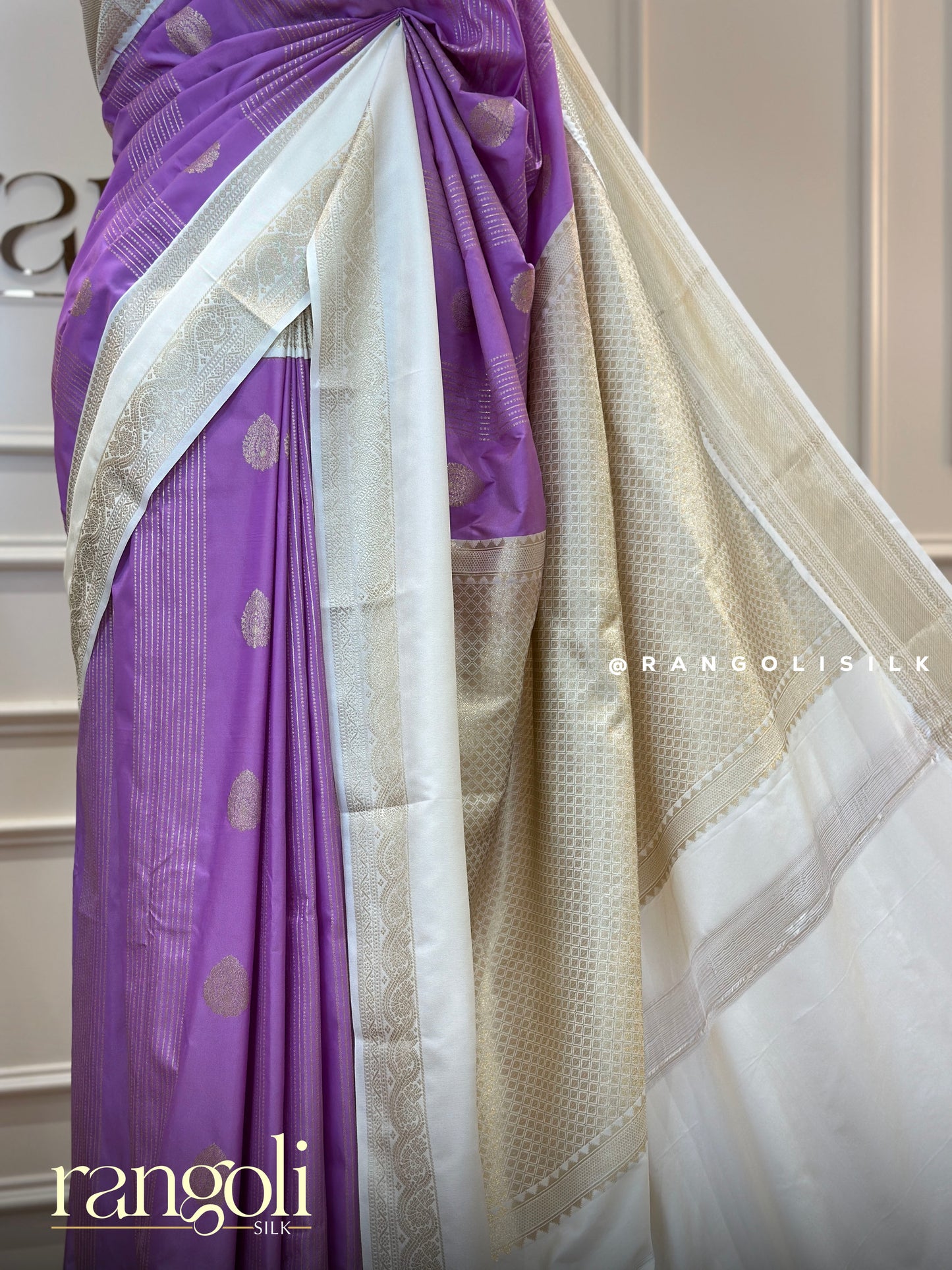 Kanjivaram Silk Saree with Zari Buttas and Elegant Borders - Post 445