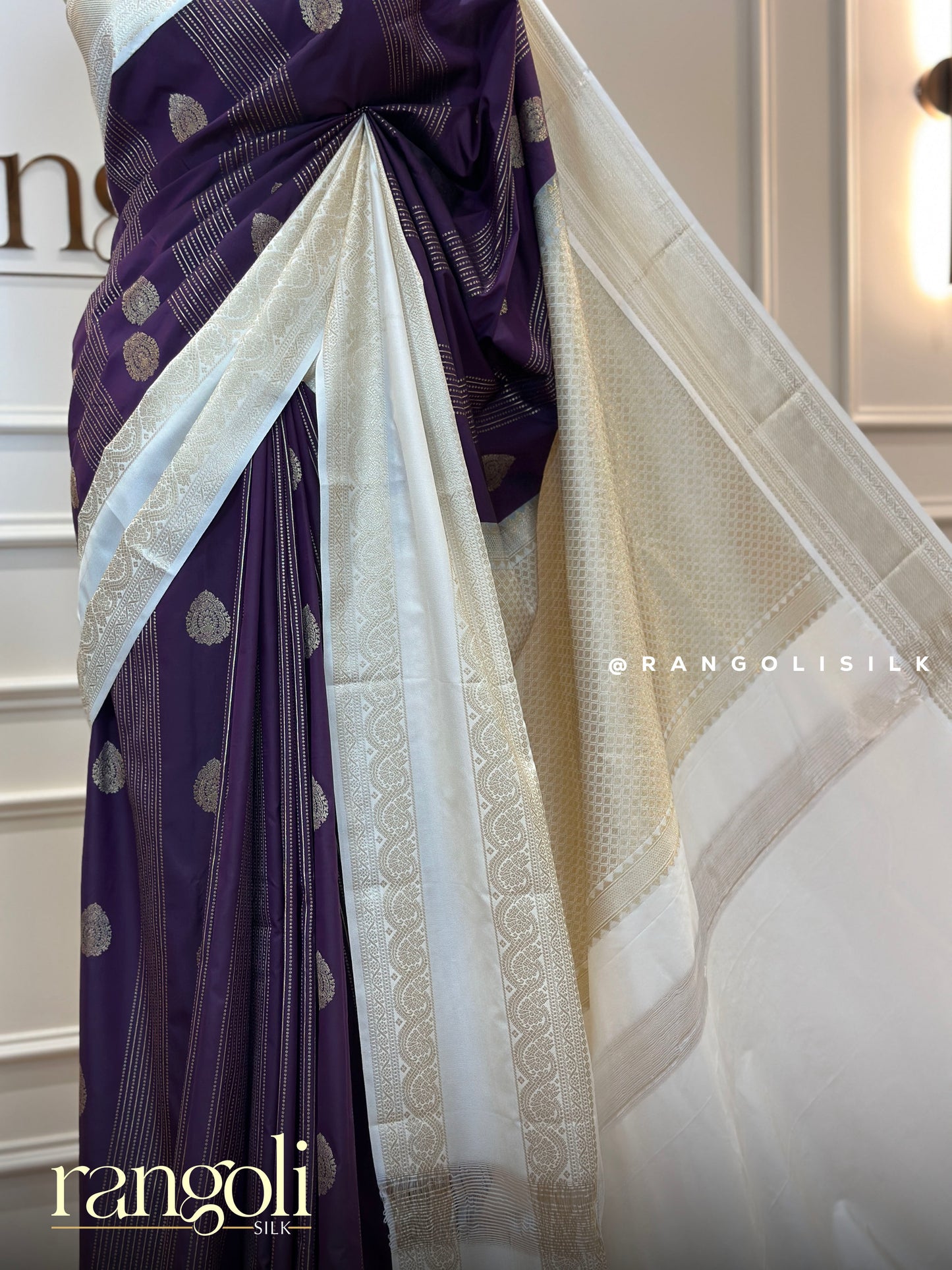 Kanjivaram Silk Saree with Zari Buttas and Elegant Borders - Post 445