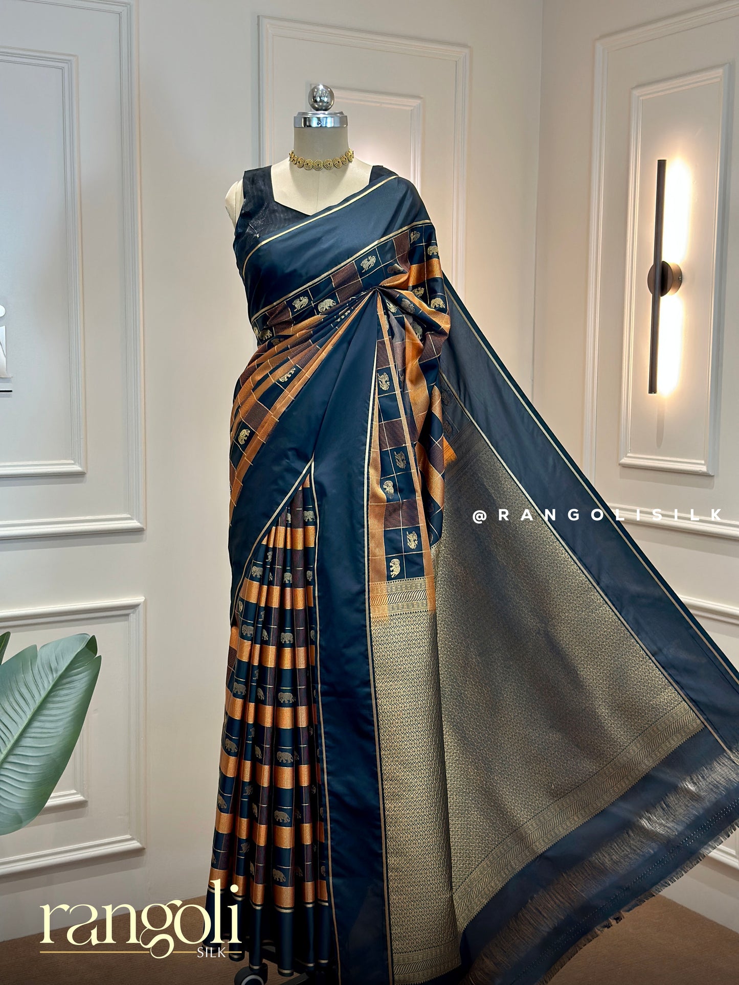 Vintage Semi Kanjivaram Silk Saree with Elephant Buttas & Zari Woven Checks - Post 967