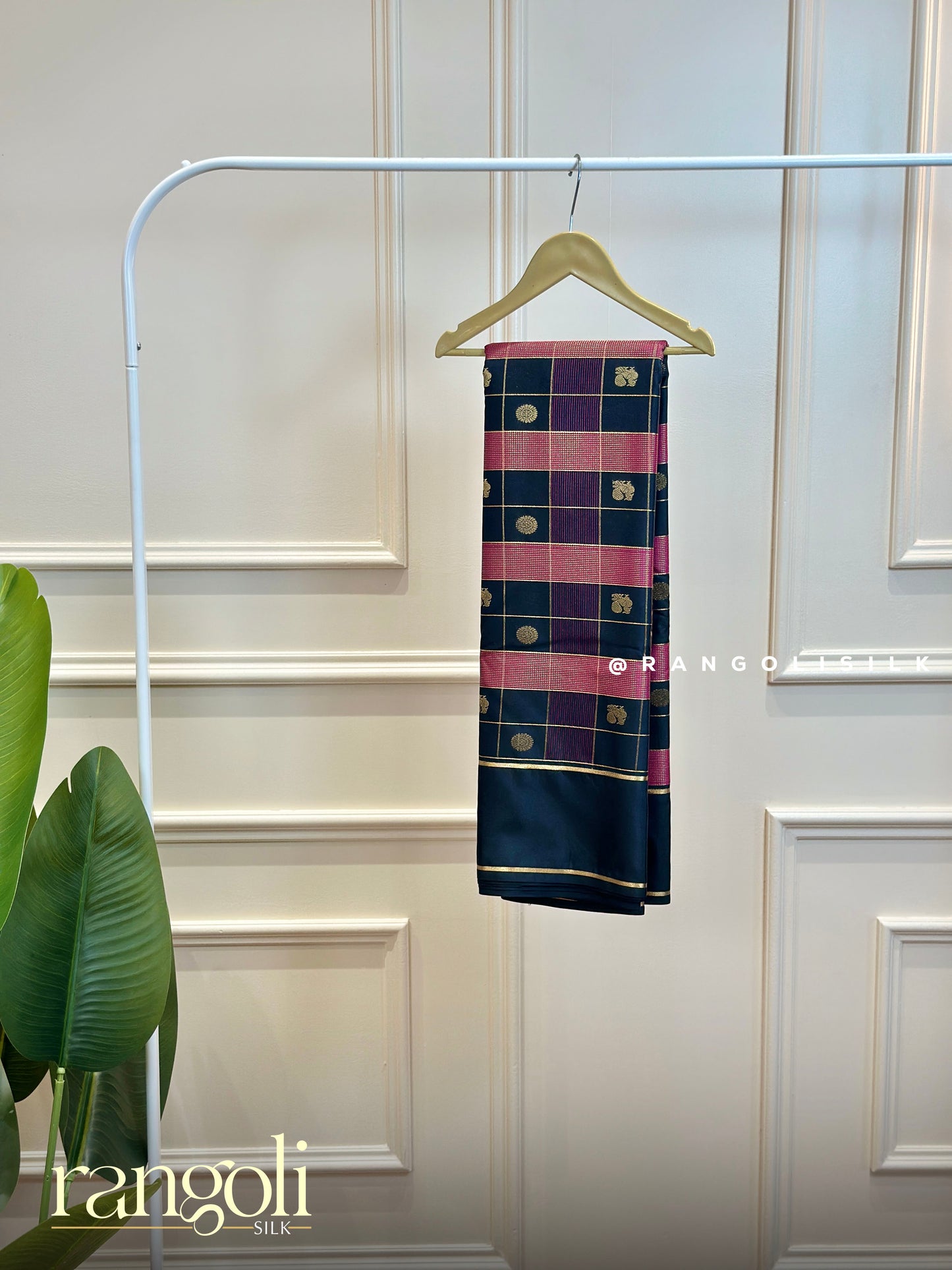Vintage Semi Kanjivaram Silk Saree with Elephant Buttas & Zari Woven Checks - Post 967