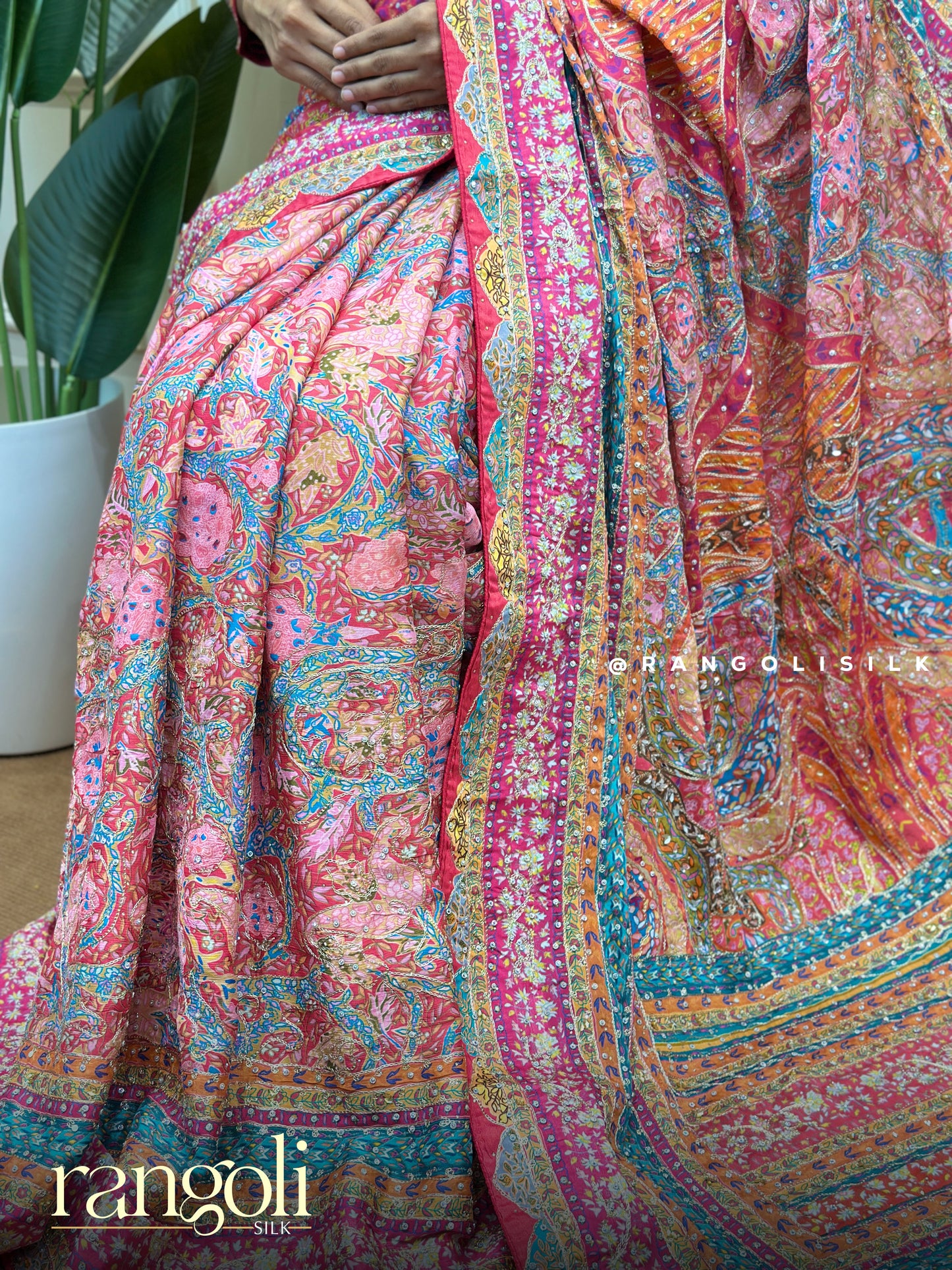 Elegant Designer Saree with Paisley Floral Motifs & Coordinated Blouse - Post 847