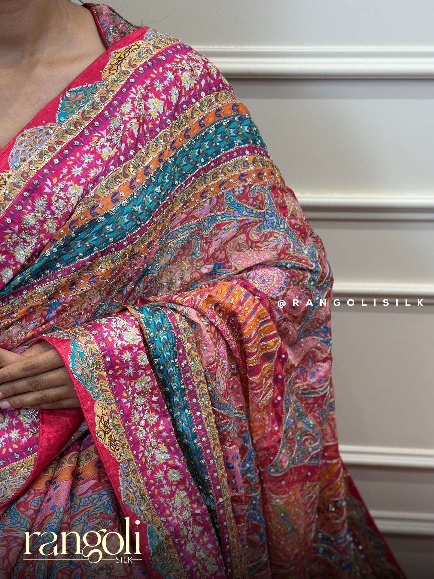 Elegant Designer Saree with Paisley Floral Motifs & Coordinated Blouse - Post 847