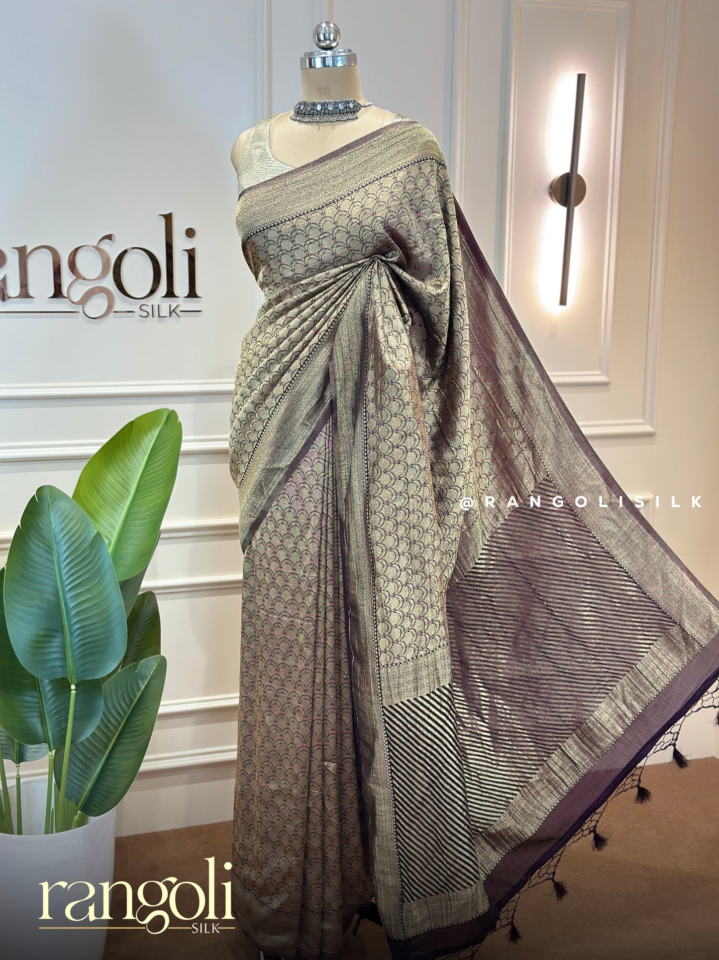 Banarasi Brocade Saree with Scallop Motifs - Post 857
