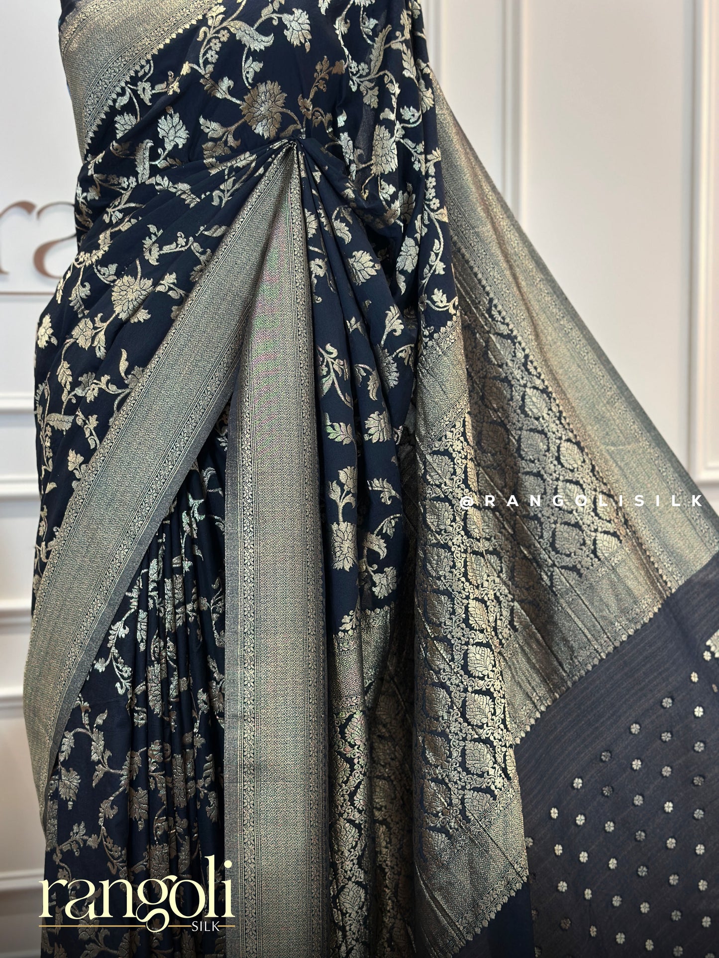 Banaras Saree with Rich Zari Borders & Intricate Floral Weaves - Post 453