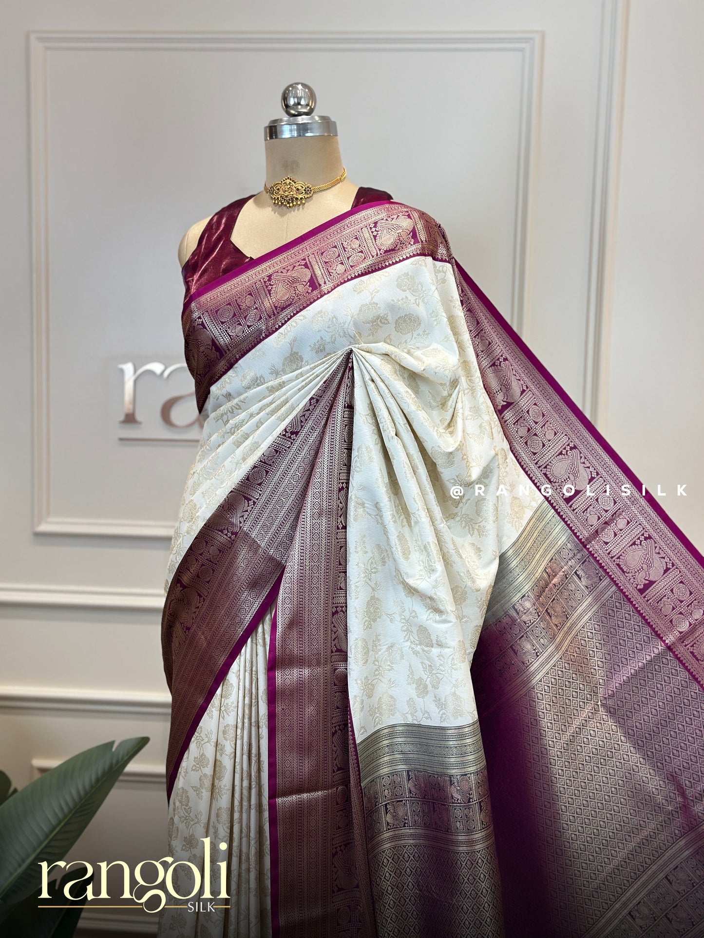 Royal Kanjivaram Silk Saree with Rich Brocade & Traditional Motifs - Post 739