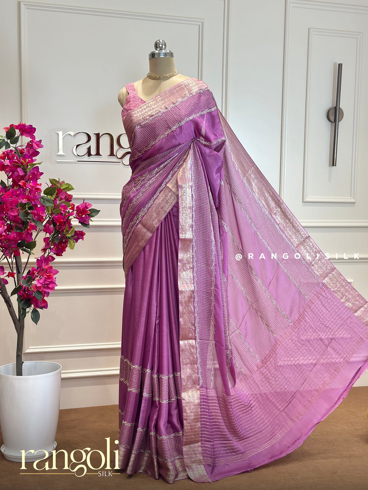 Banarasi Saree with Zari Borders & Delicate Woven Detailing - Post 461