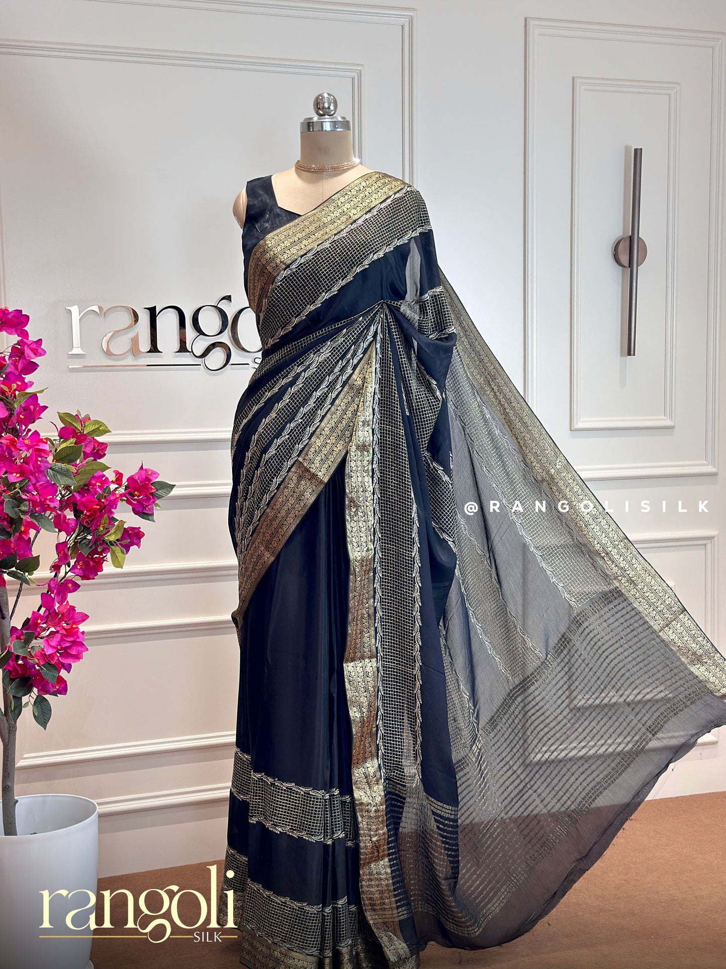 Banarasi Saree with Zari Borders & Delicate Woven Detailing - Post 461