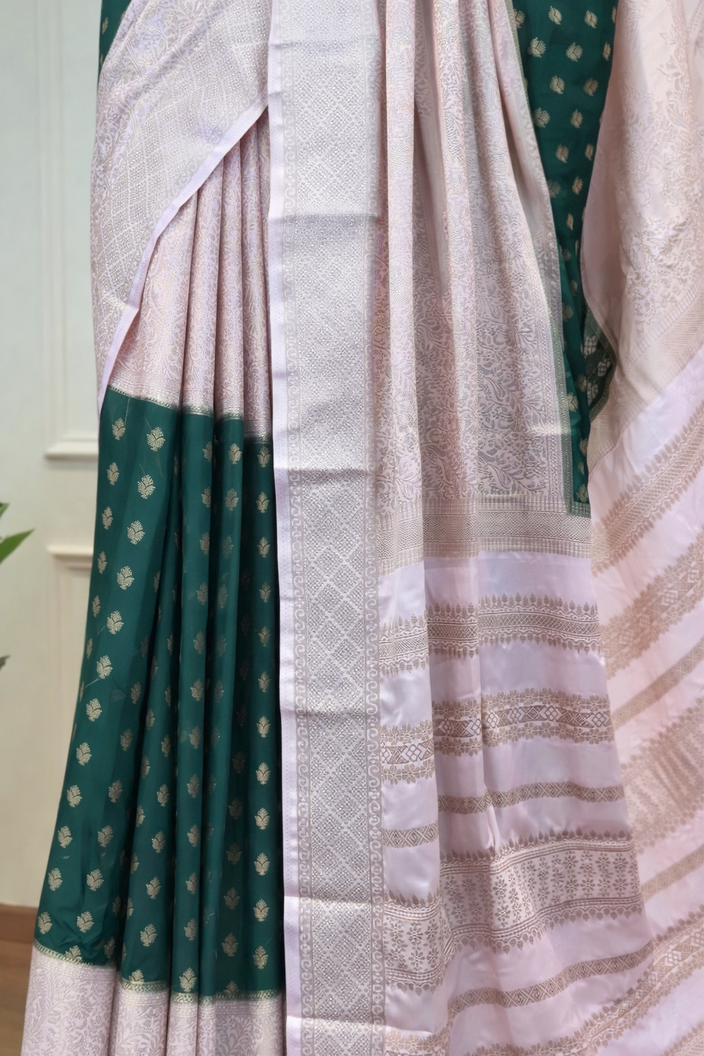 Semi Mysore Crepe Silk Saree with Elegant Brocade & Rich Zari Work - Post 800
